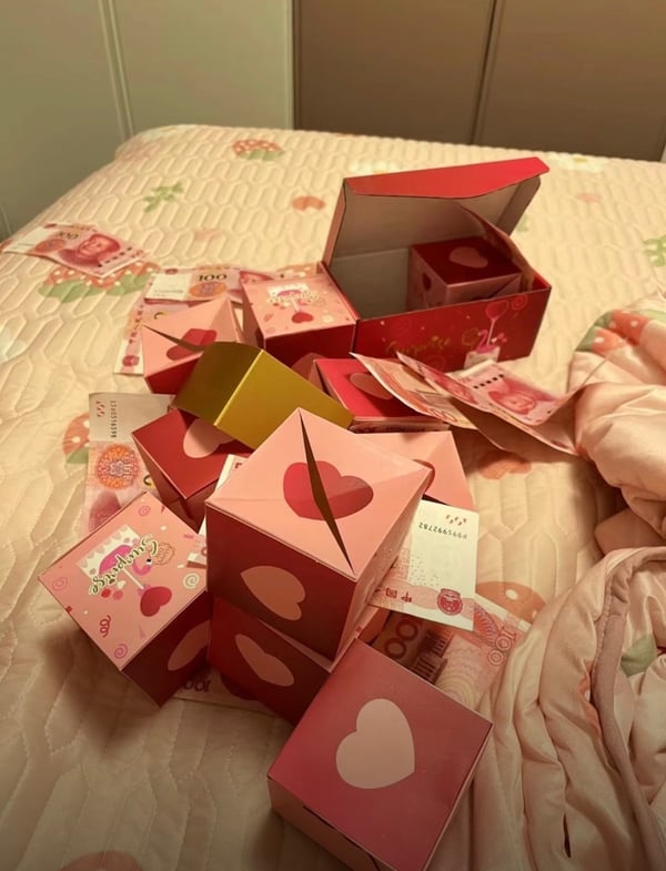 Naffo | Surprise Box Gift Bo