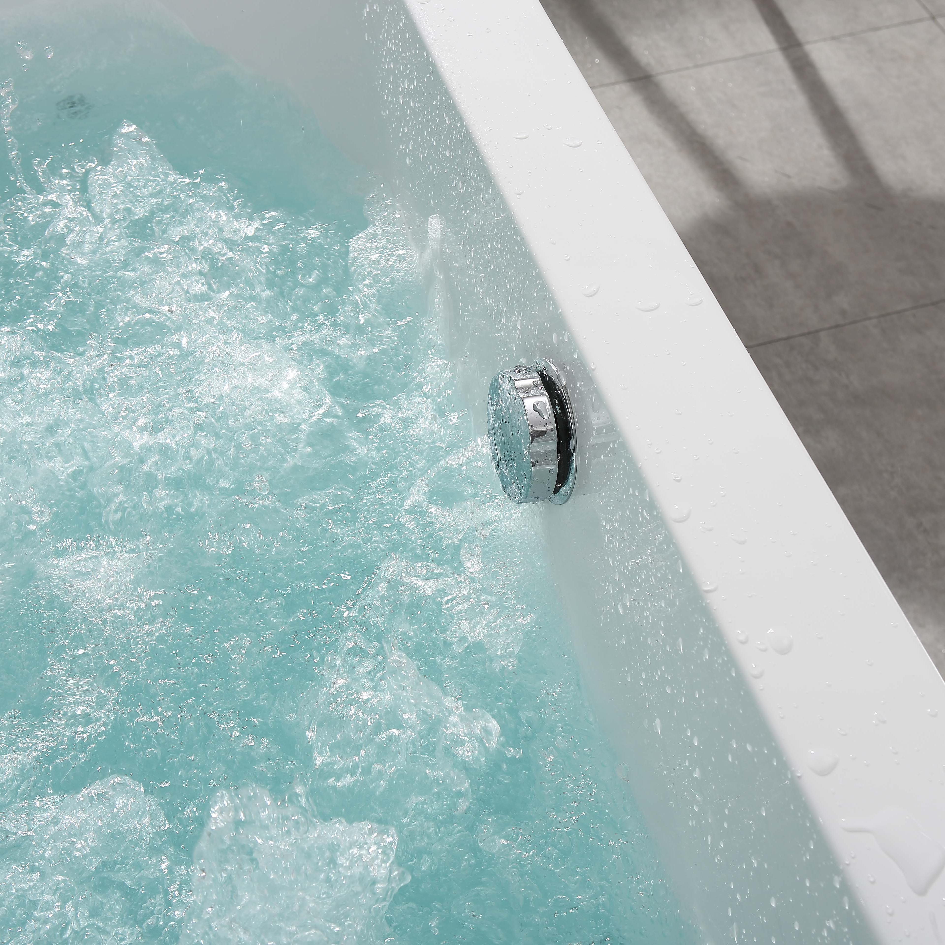 67" Luxury Freestanding Oval Massage Bathtub with Dual Jet Therapy & Chromotherapy Lighting