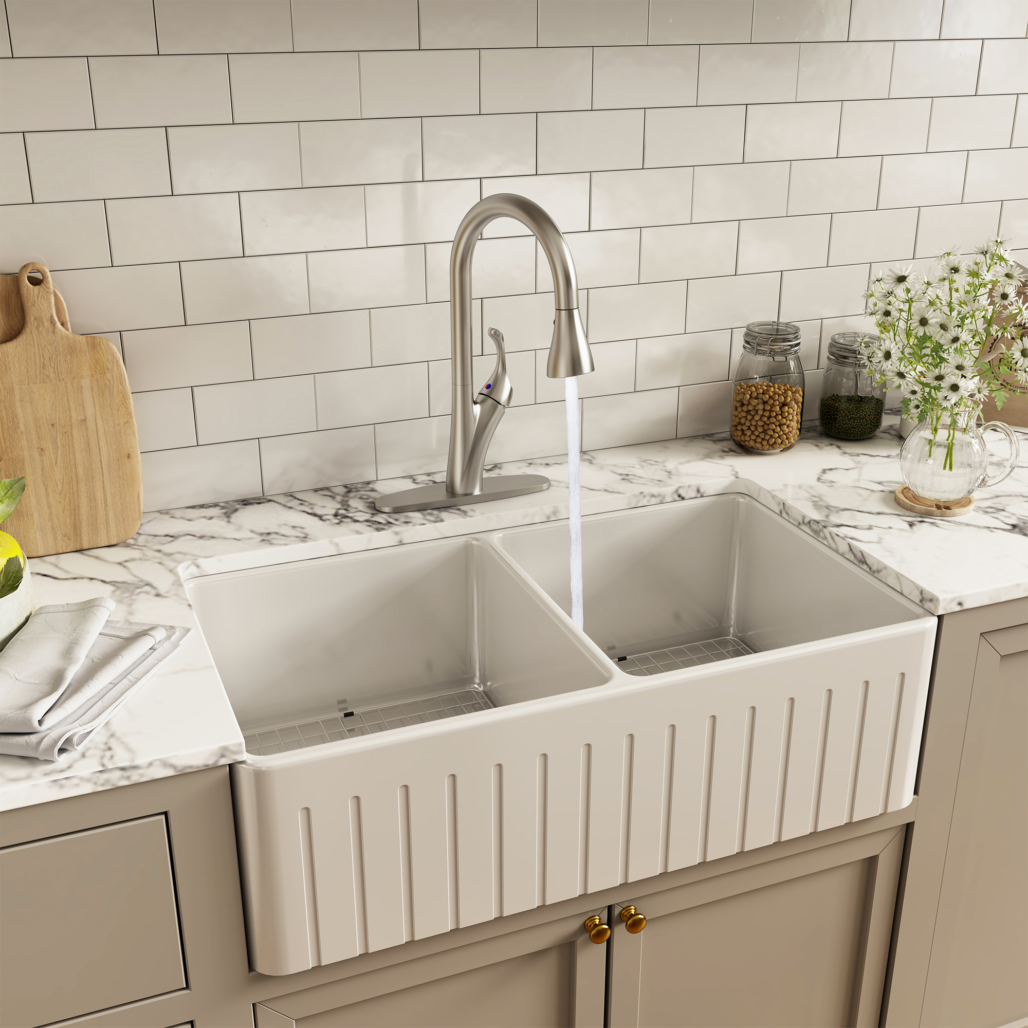 Stainless Steel Single Handle Pull Down Sprayer Kitchen Faucet with 3-Spray Patterns and Deck Plate