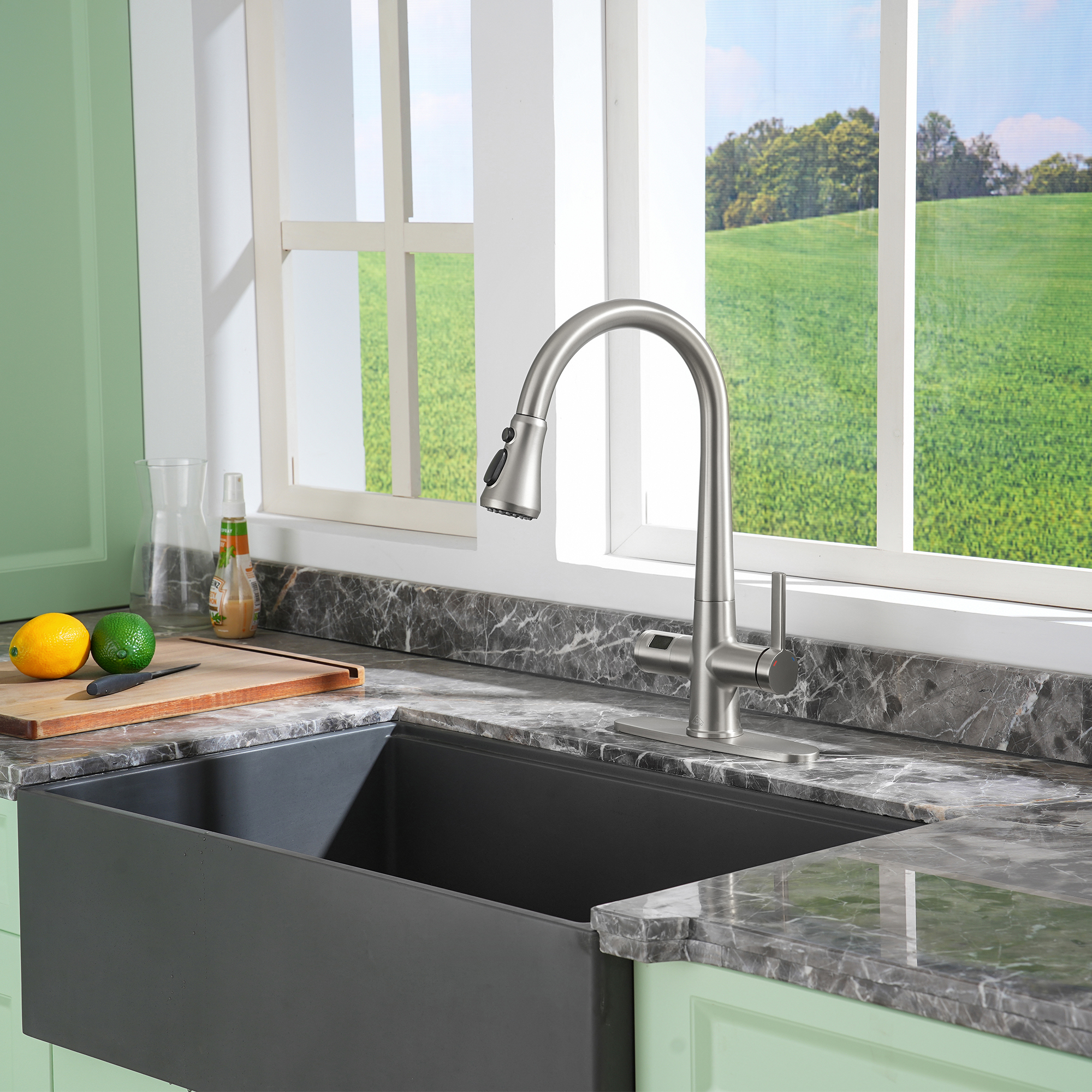 CASAINC Single-Handle Pull-Out Sprayer Kitchen Faucet with Digital Display