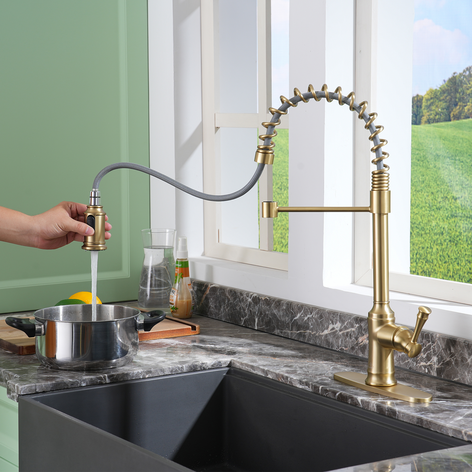 CASAINC CASAINC Single-Handle Spring Pull-Out Kitchen Faucet in Brushed Nickel/Matte Black/Matte White/Brushed Gold