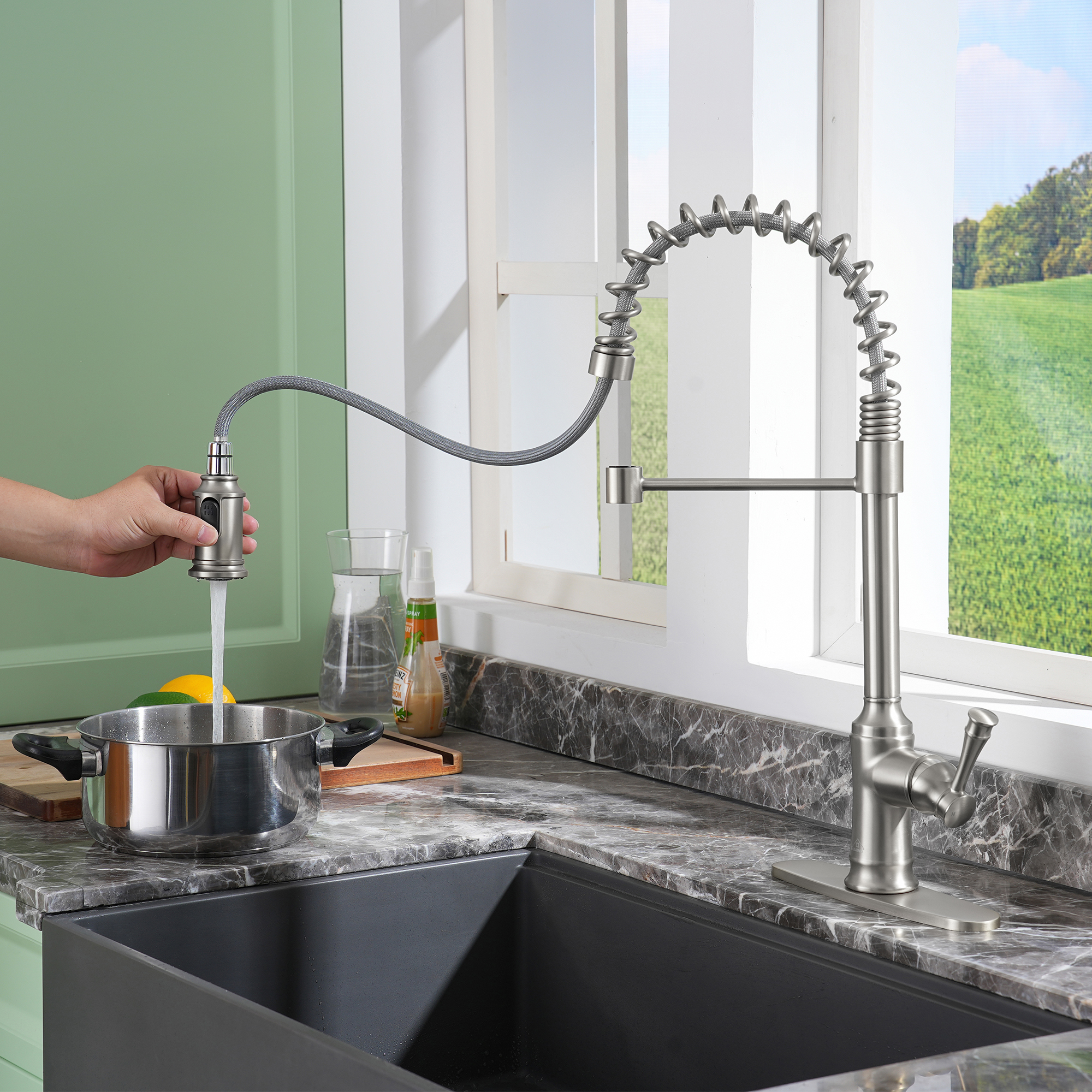 CASAINC CASAINC Single-Handle Spring Pull-Out Kitchen Faucet in Brushed Nickel/Matte Black/Matte White/Brushed Gold