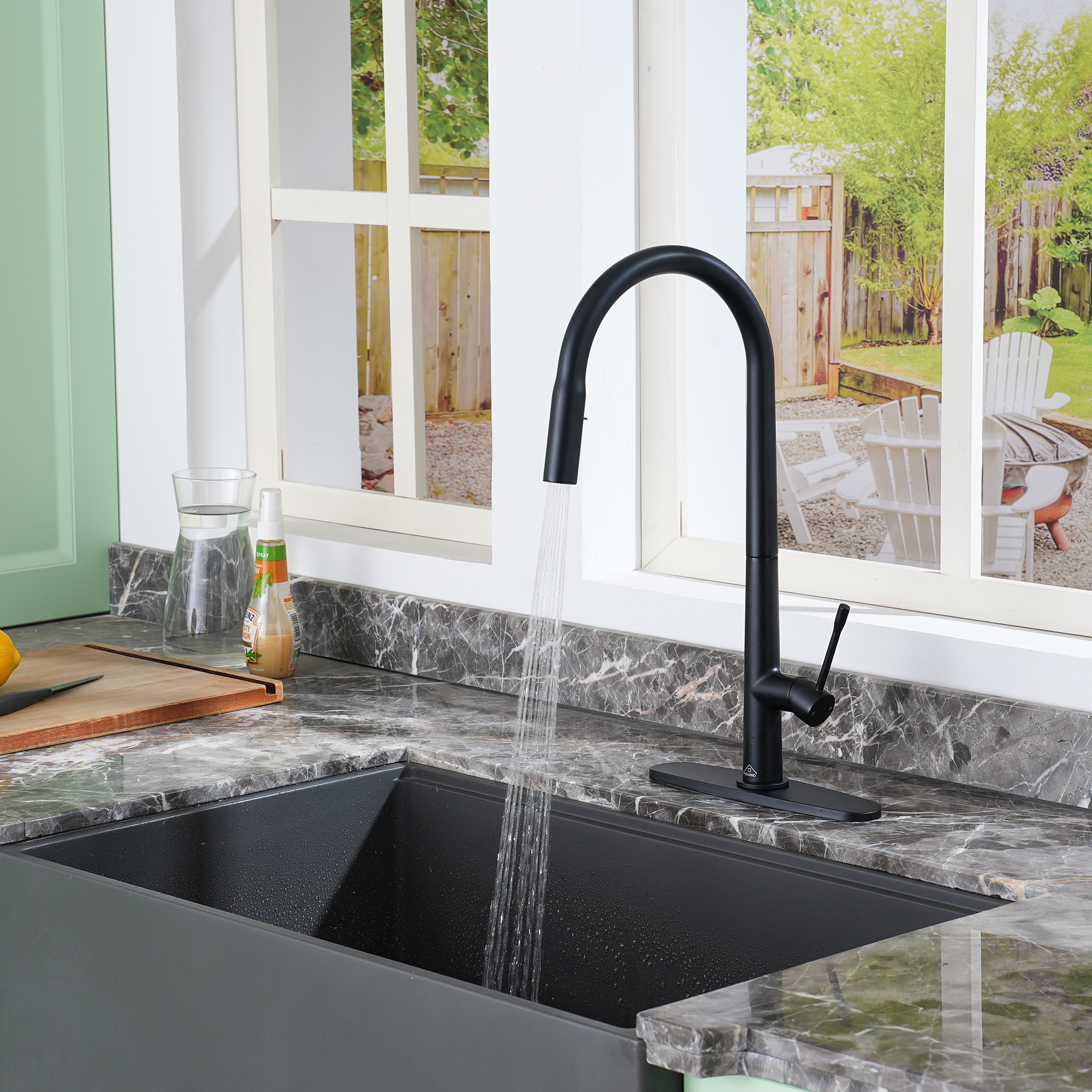 CASAINC Single-Handle Kitchen Faucet with  Pull-Out Sprayer