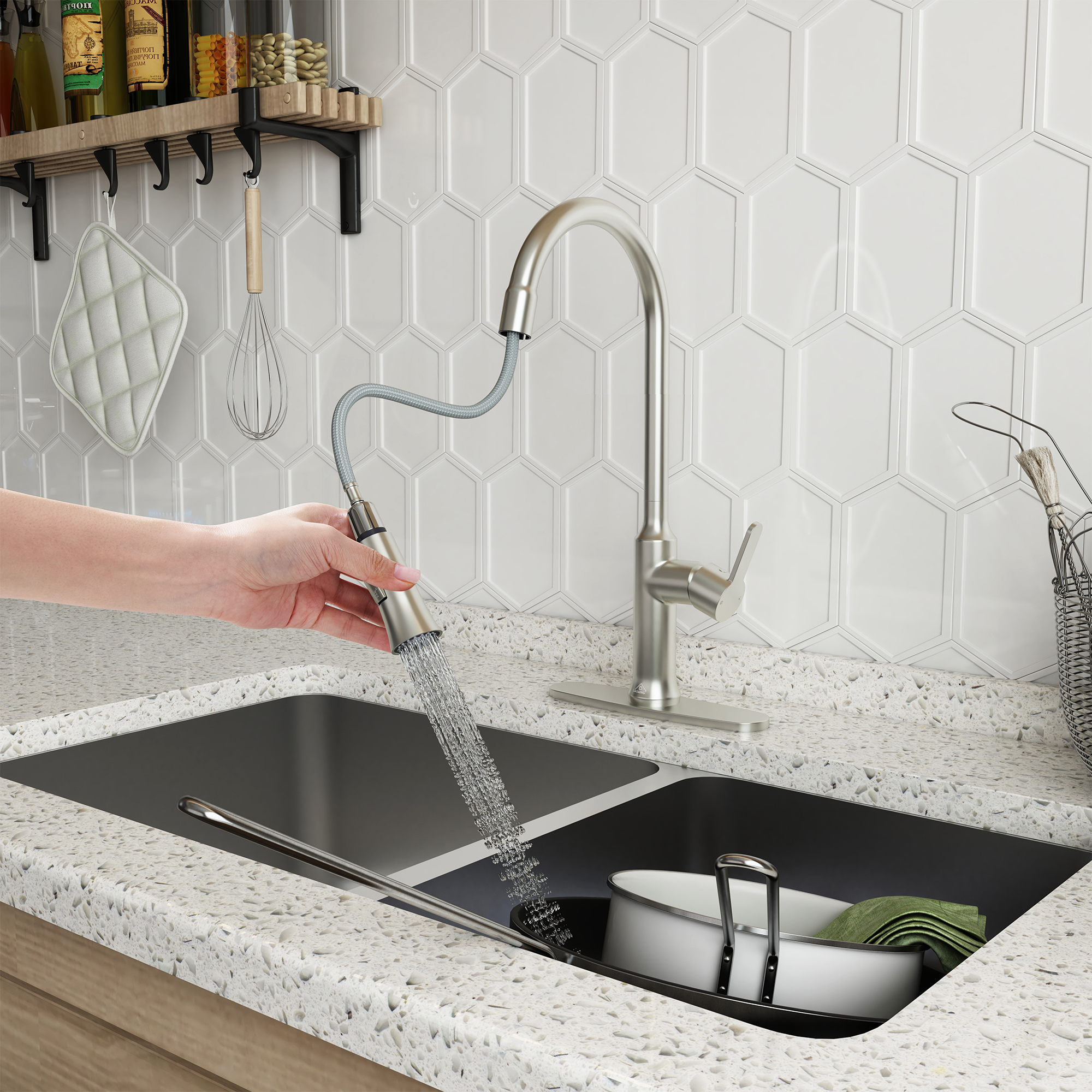 CASAINC Single-Handle Kitchen Faucet with  Pull-Out Sprayer