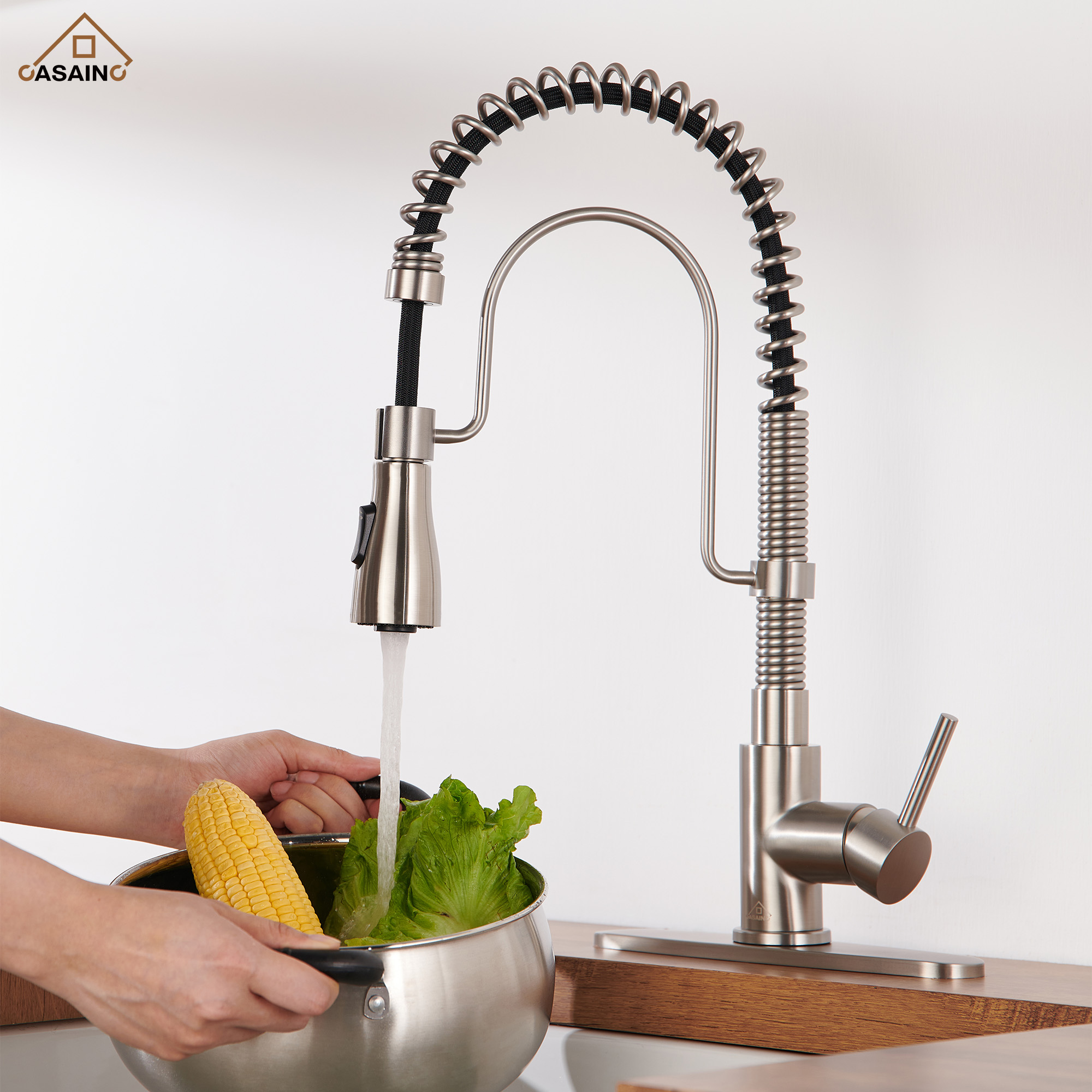 Single Handle Commercial Style Pull-Down Kitchen Faucet