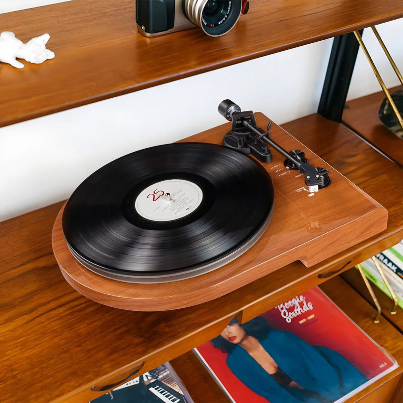 Wooden Bluetooth Turntable & Bookshelf Speakers Bundle UD009