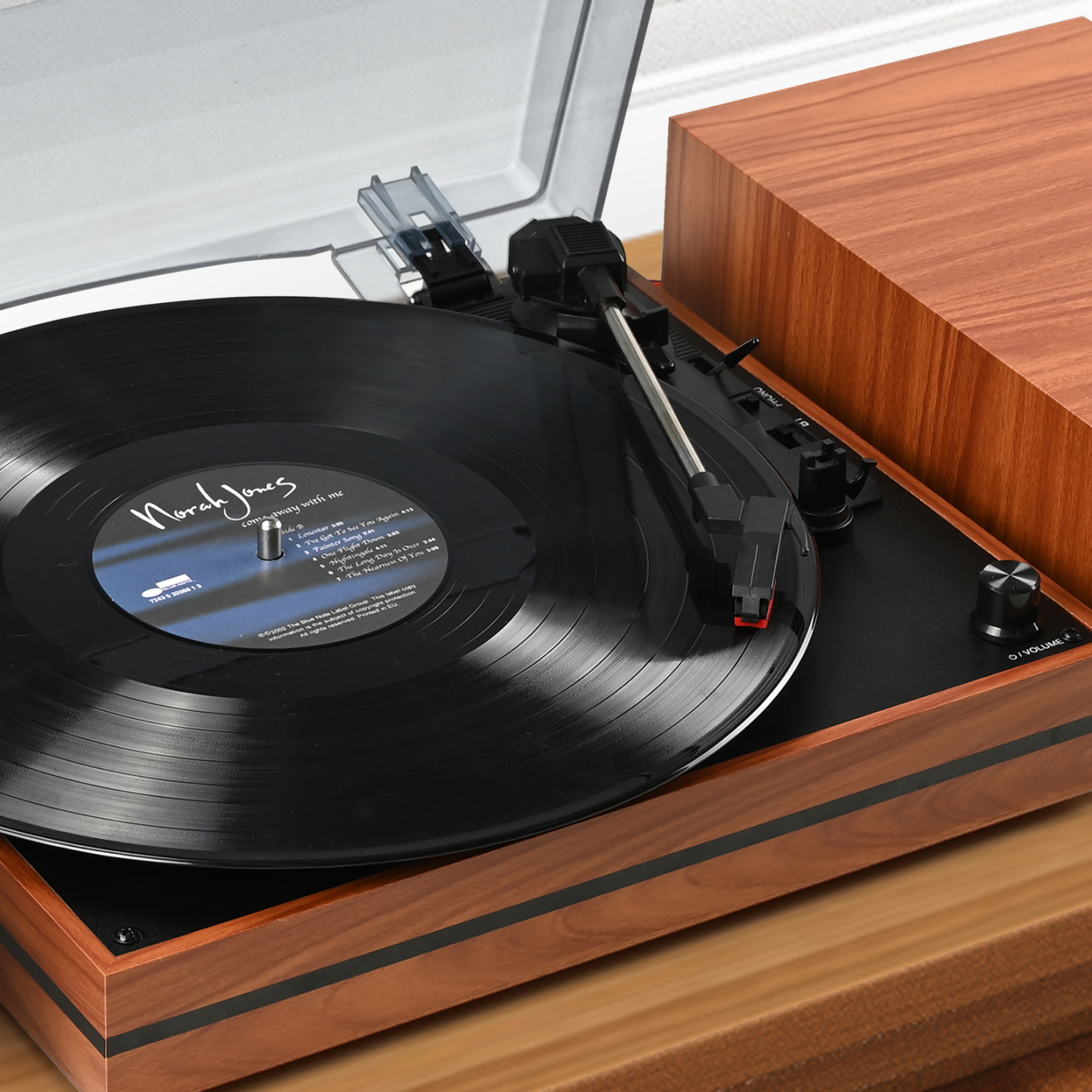 Modern Bluetooth Turntable with External Bookshelf HiFi Speakers R612