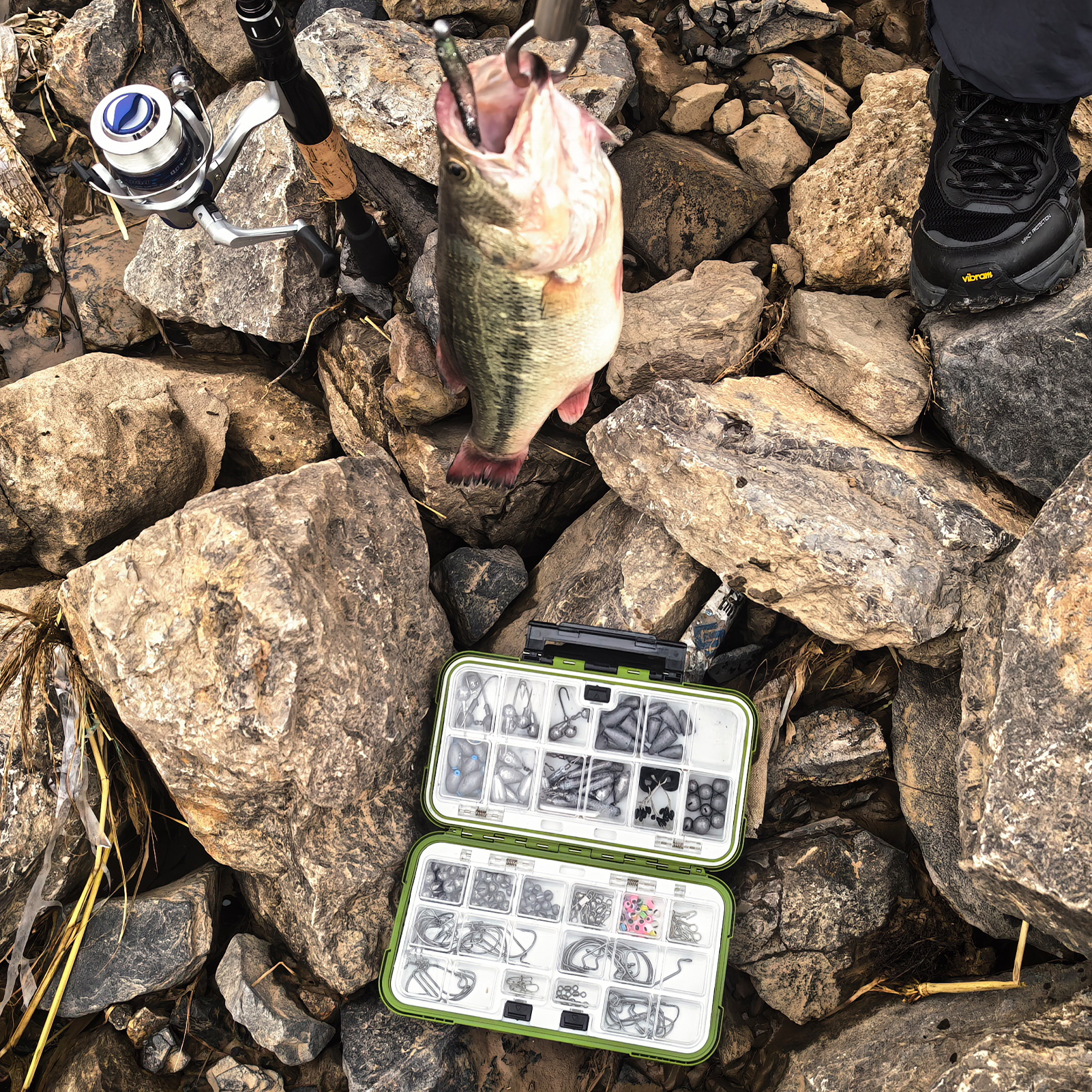 FREE FISHER 306pcs Fishing Weights Set Mixed Lead Sinkers Crank Jig Hooks Bait Lure Acceccories Swivels Snaps Beads with Multigrid Box for Freshwater/Saltwater