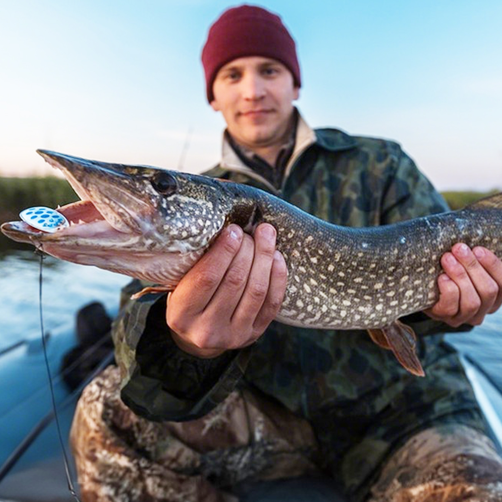 FREE FISHER Spinner Baits Kit with Box,10pcs Roation Composite Sequins,3.2-6.8g Mixed Fishing Spinnerbaits for Perch/Trout/Bass