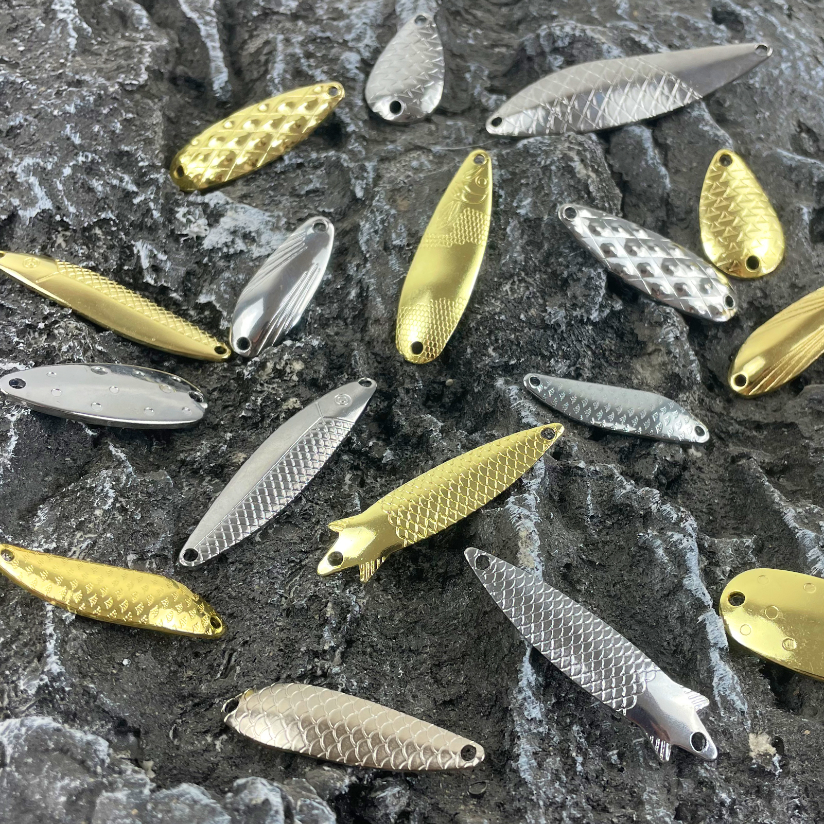 FREE FISHER 76pcs/Box Metal Sequins Fishing Spoon Lures Accessories,Spinner Blades Baits,DIY Fishing Rigs,Making Lures Supplies for Freshwater/Saltwater