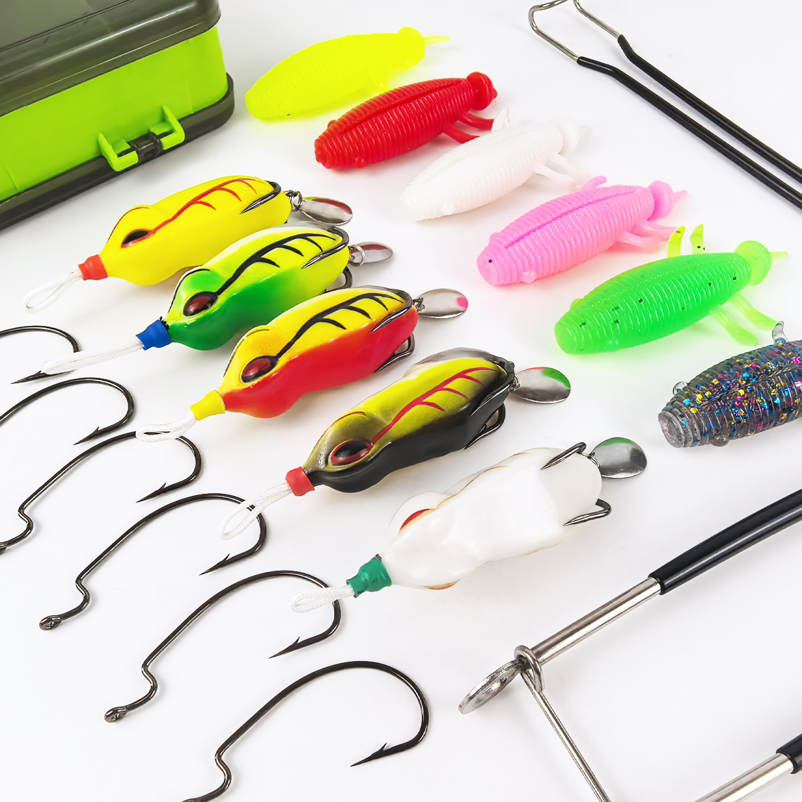 FREE FISHER 20pcs/Lot Thunder Frogs Kit,Topwater Soft Frog Baits Creature Lures,Offset Crankhooks with Fishing Tools Tackle Box