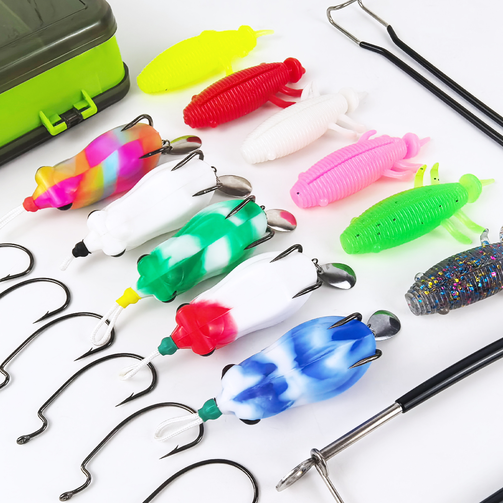 FREE FISHER 20pcs/Lot Thunder Frogs Kit,Topwater Soft Frog Baits Creature Lures,Offset Crankhooks with Fishing Tools Tackle Box