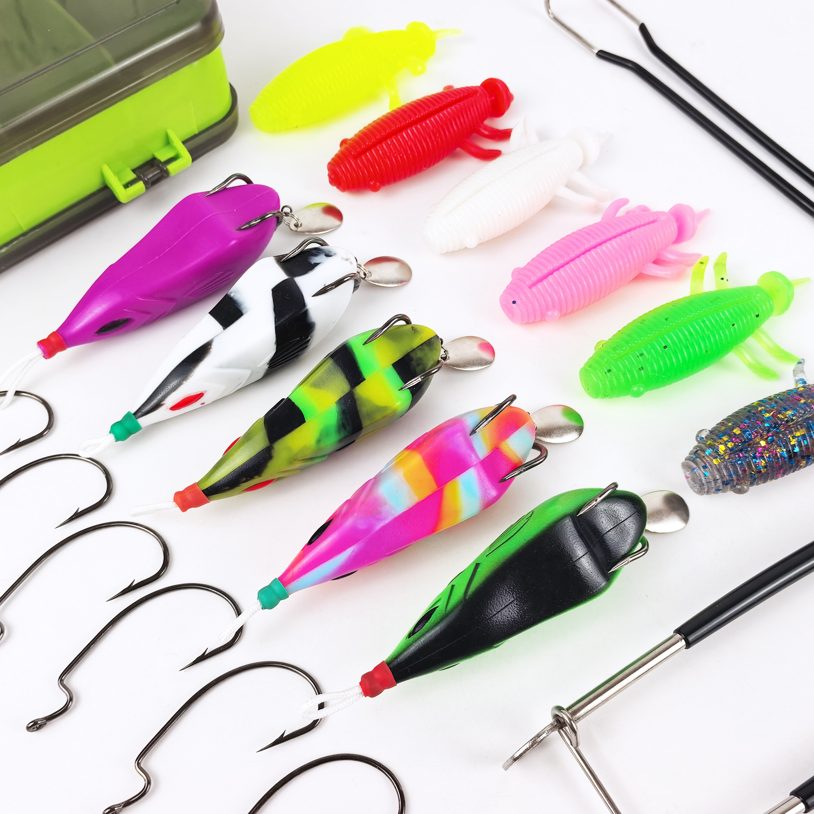FREE FISHER 20pcs/Lot Thunder Frogs Kit,Topwater Soft Frog Baits Creature Lures,Offset Crankhooks with Fishing Tools Tackle Box