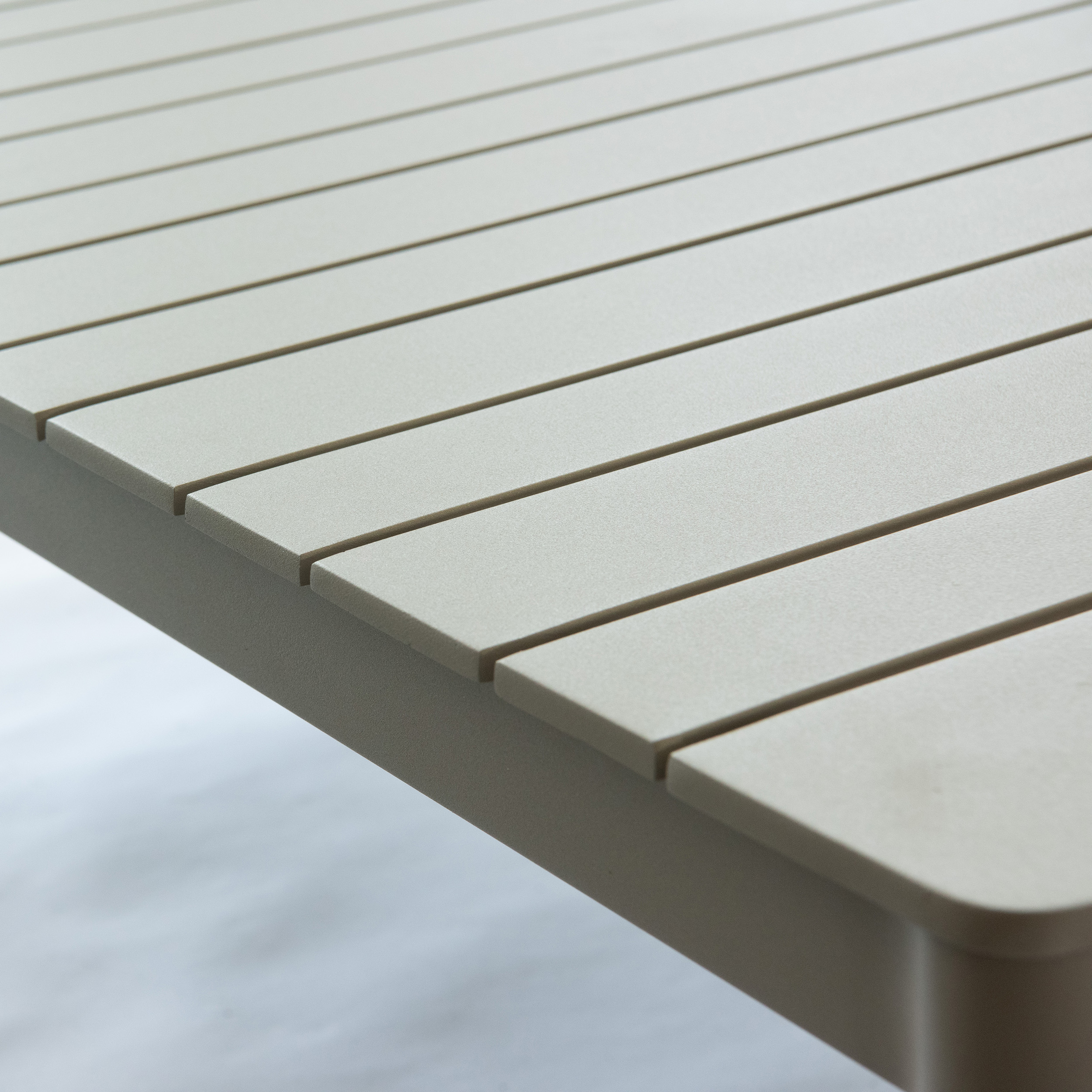 RED 4 Piece Complete Patio Set with Cushions - Beige