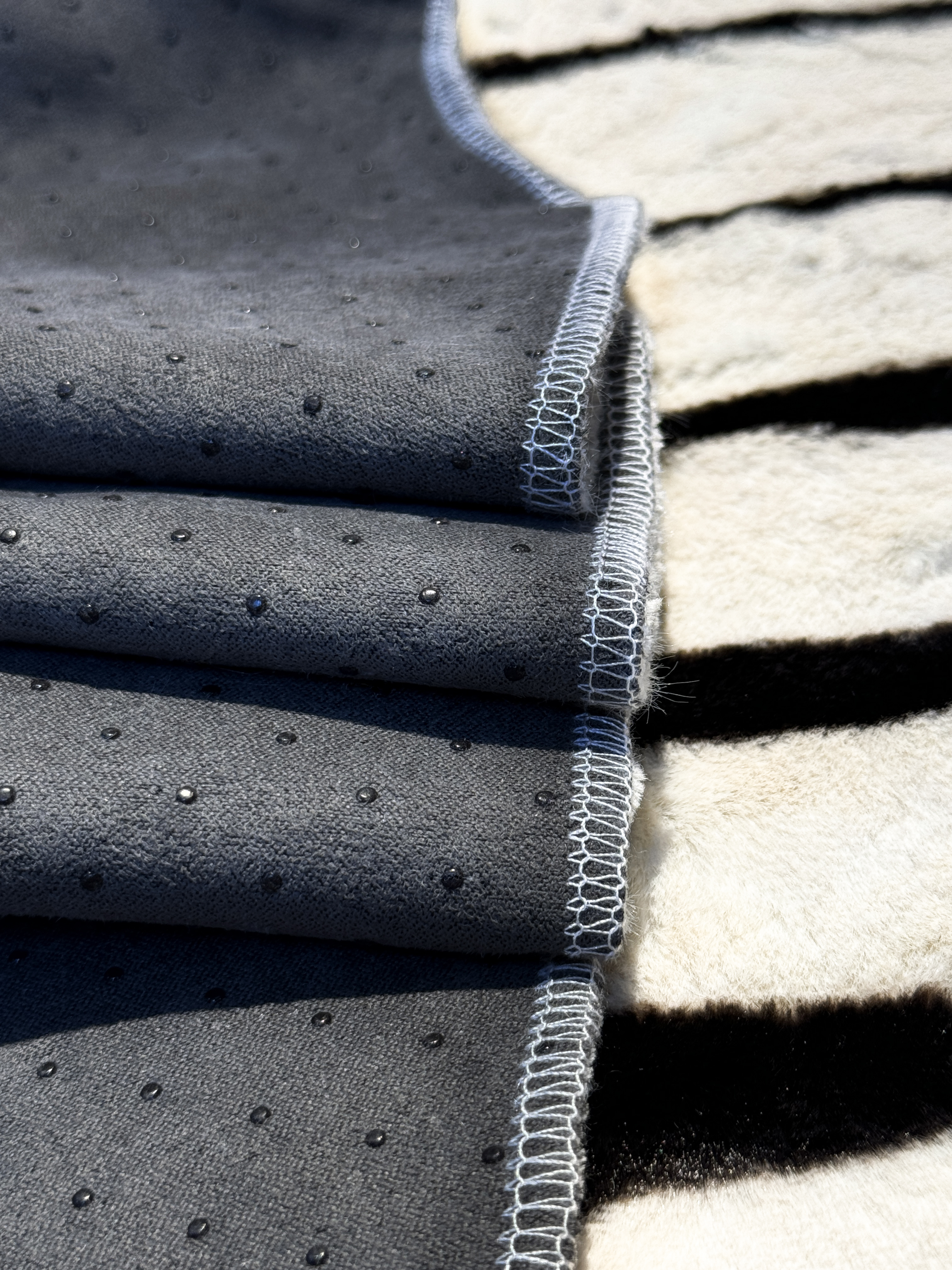 135 x 140 cmCatchnew Kuh-Muster Braun Faux Rug