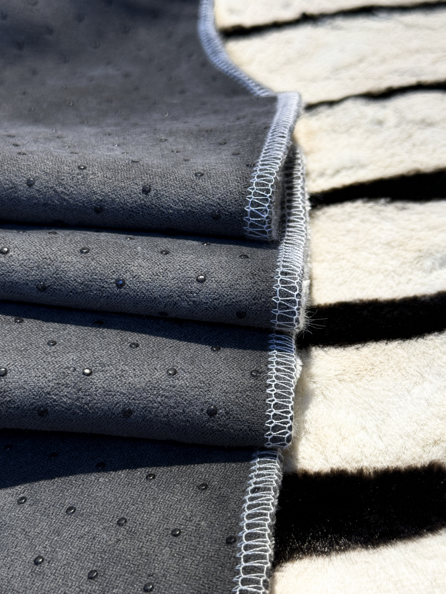 135 x 140 cmCatchnew Kuh-Muster Braun Faux Rug