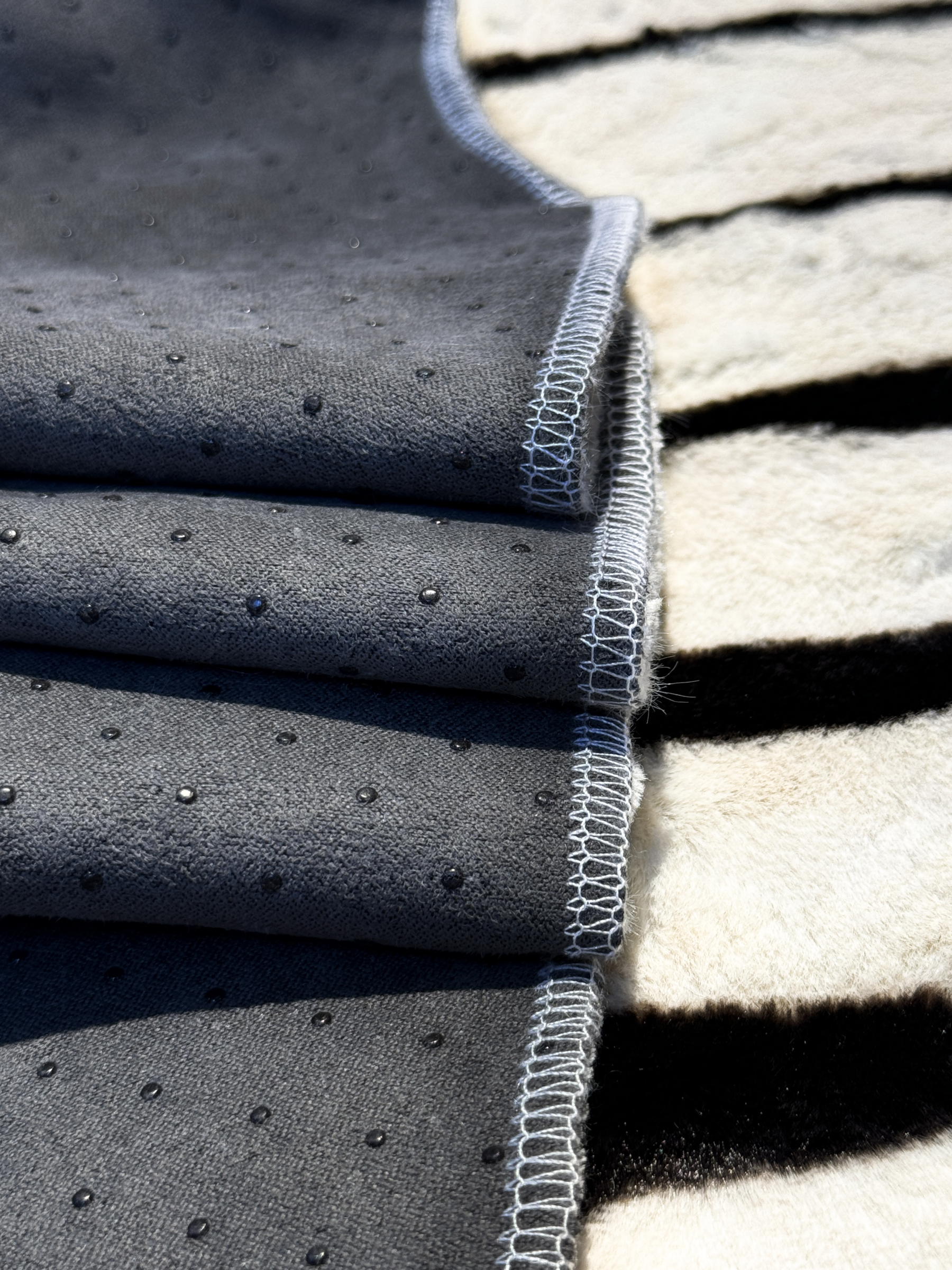 135 x 140 cmCatchnew Kuh-Muster Braun Faux Rug