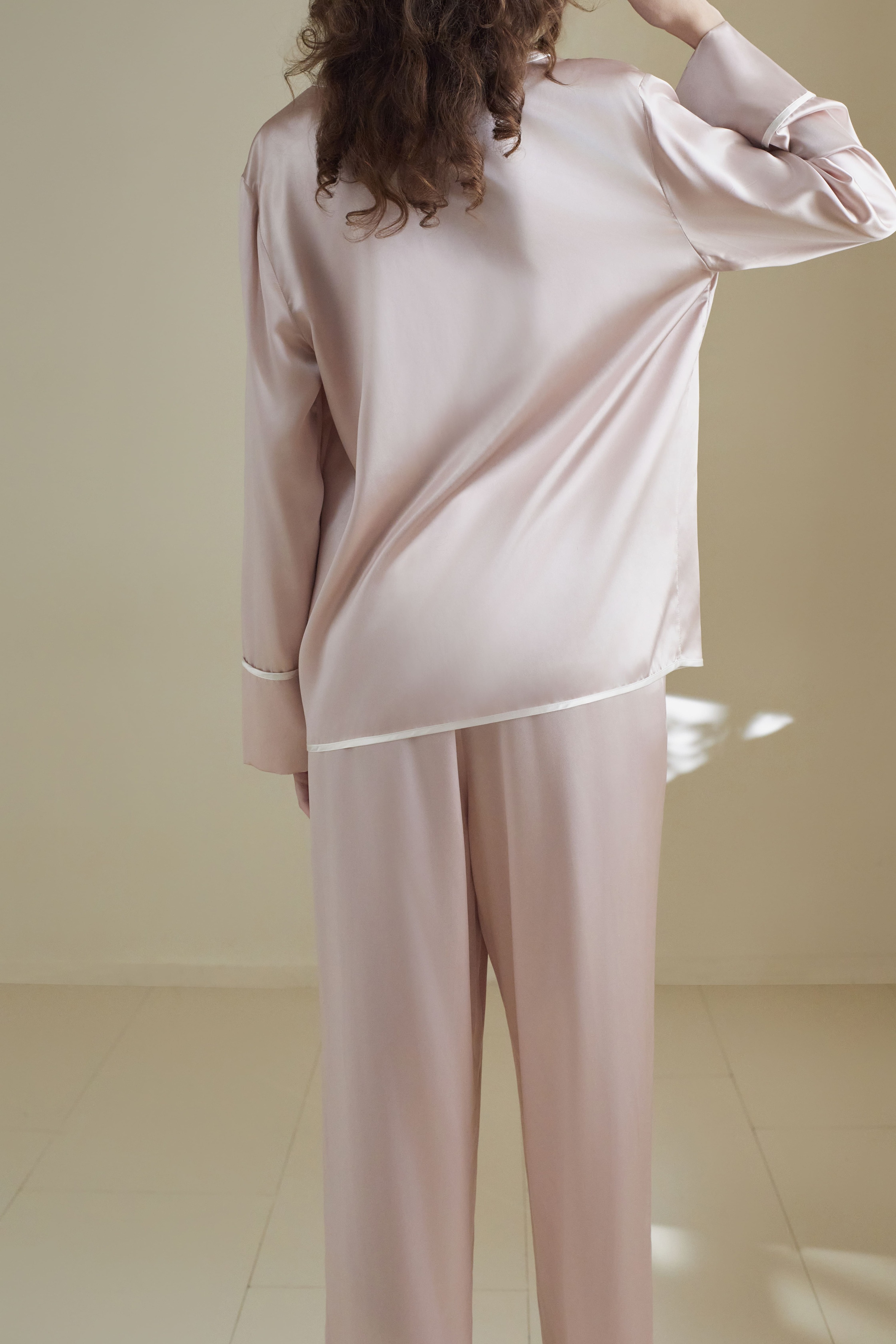 22Momme Pyjama-Set aus Seide mit Doppelreihern