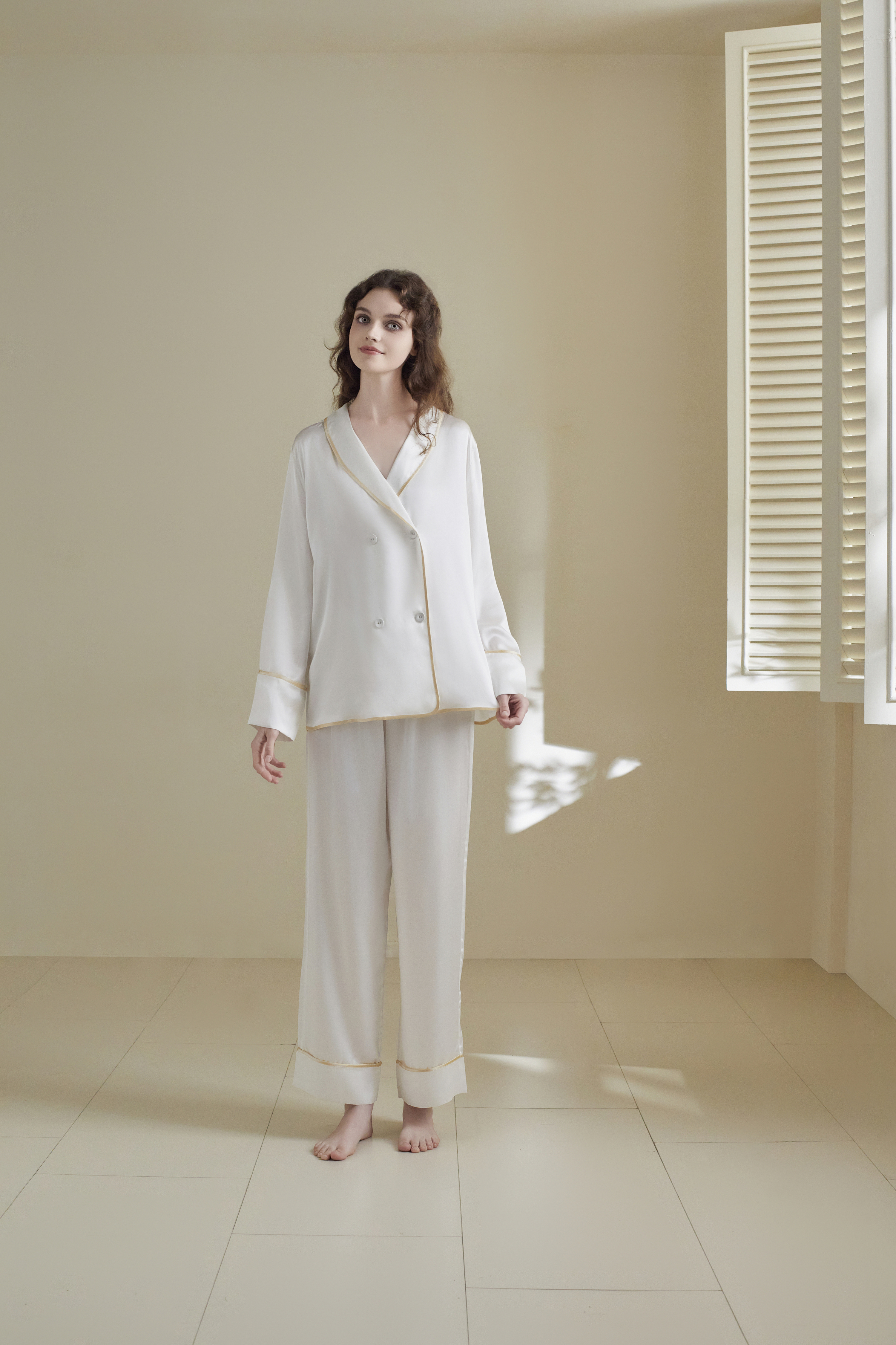 22Momme Pyjama-Set aus Seide mit Doppelreihern