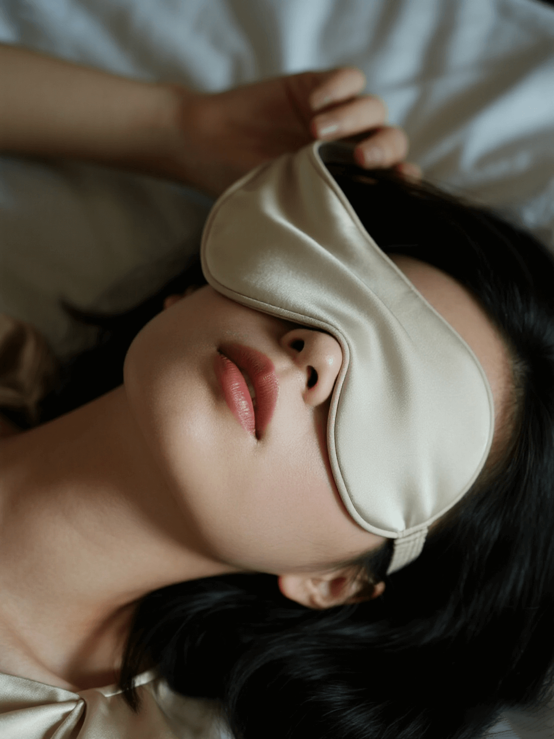 Kann eine Schlafmaske aus Seide wirklich Falten reduzieren?