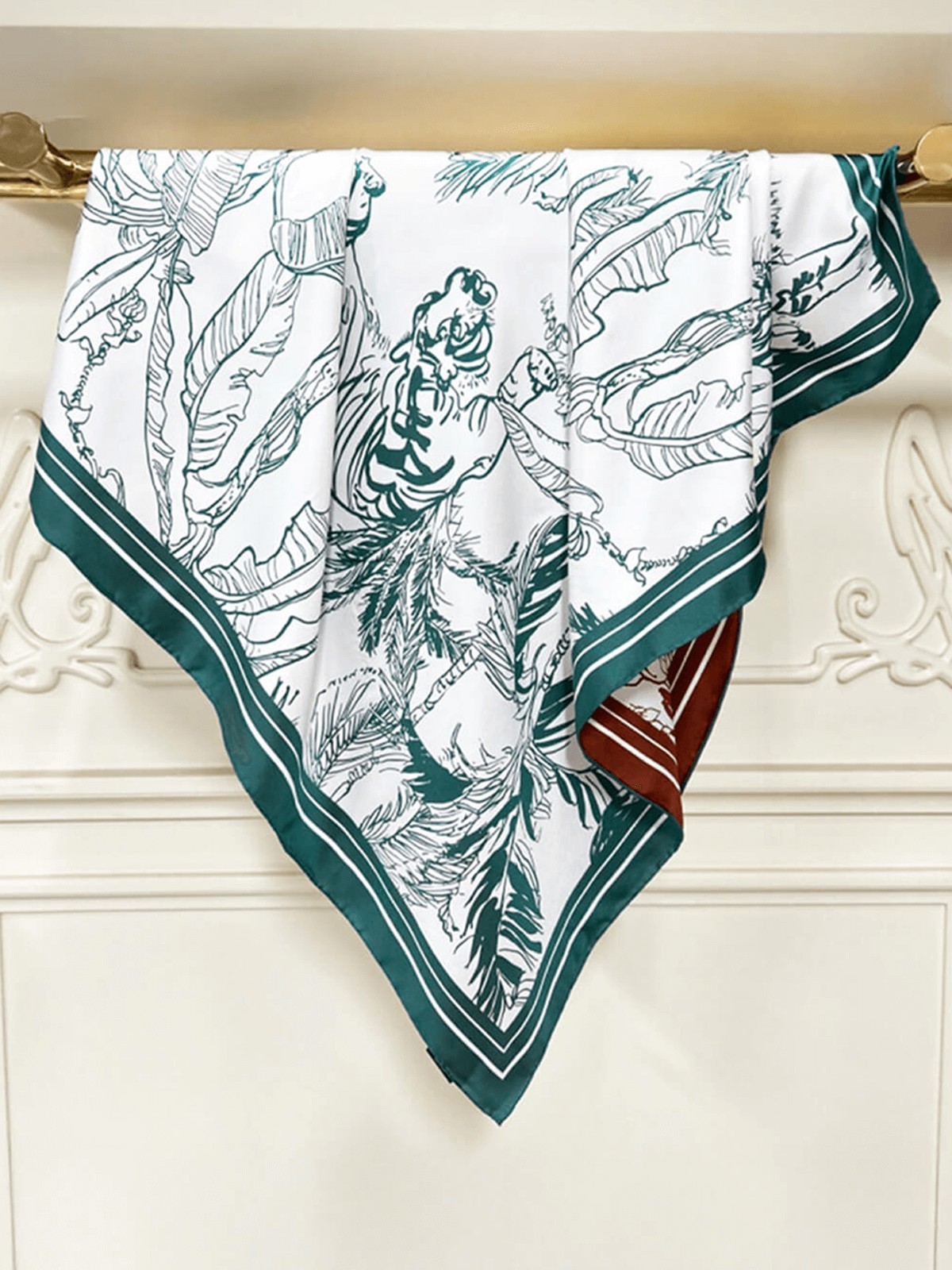 16Momme Seidenschal mit Dschungel-Tiger