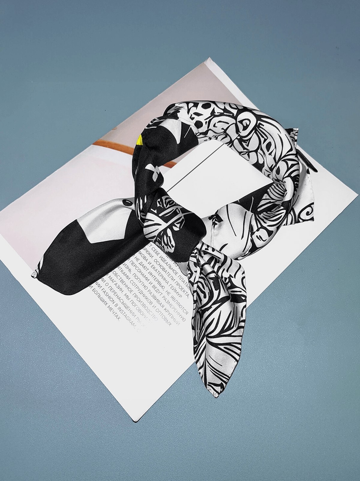 20Momme Seidenschal mit schwarzer Katze