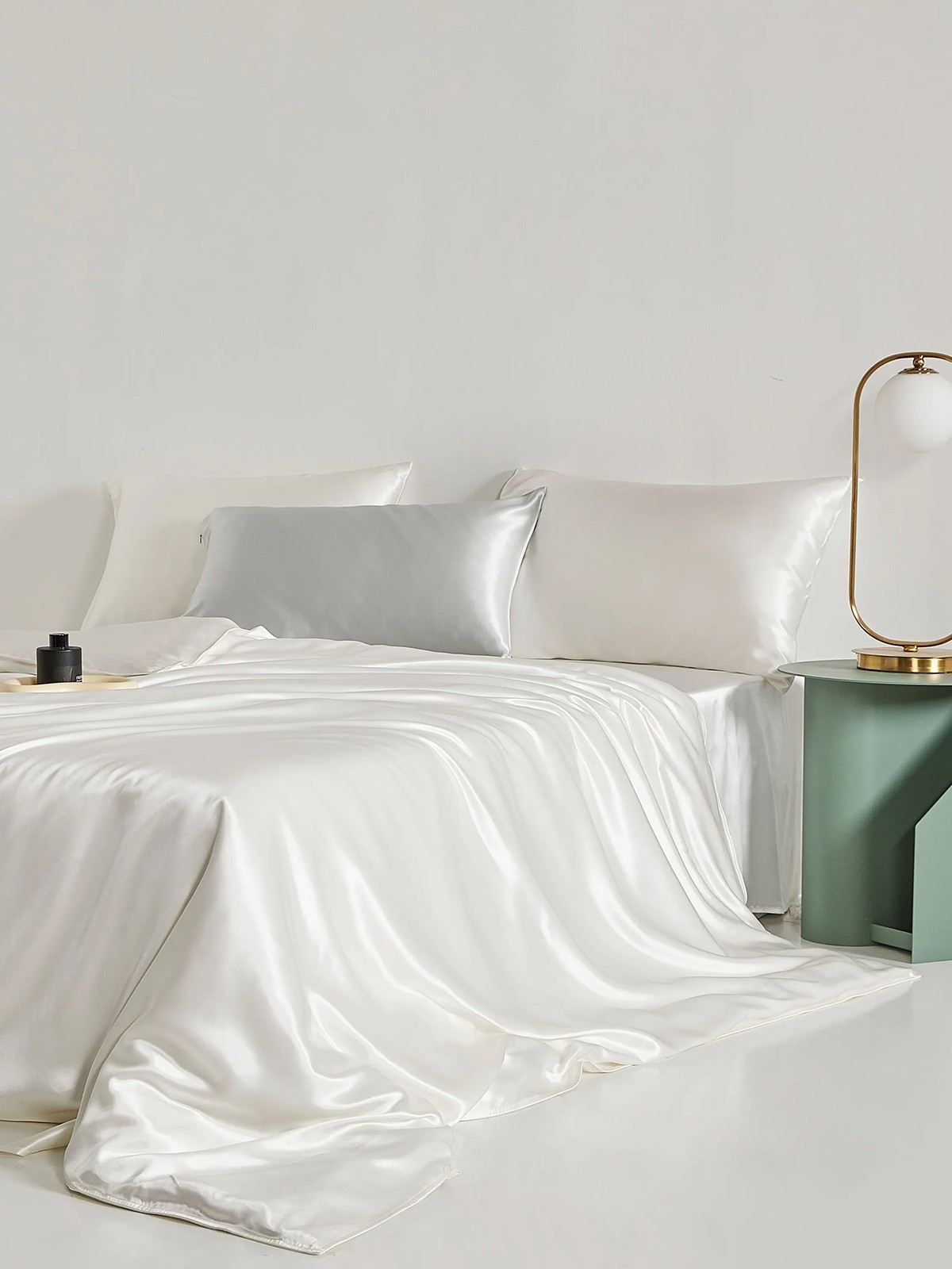 Parure de lit en soie 4 pièces 22 mommes (1 drap-housse + 1 housse de couette + 2 taies d'oreiller)