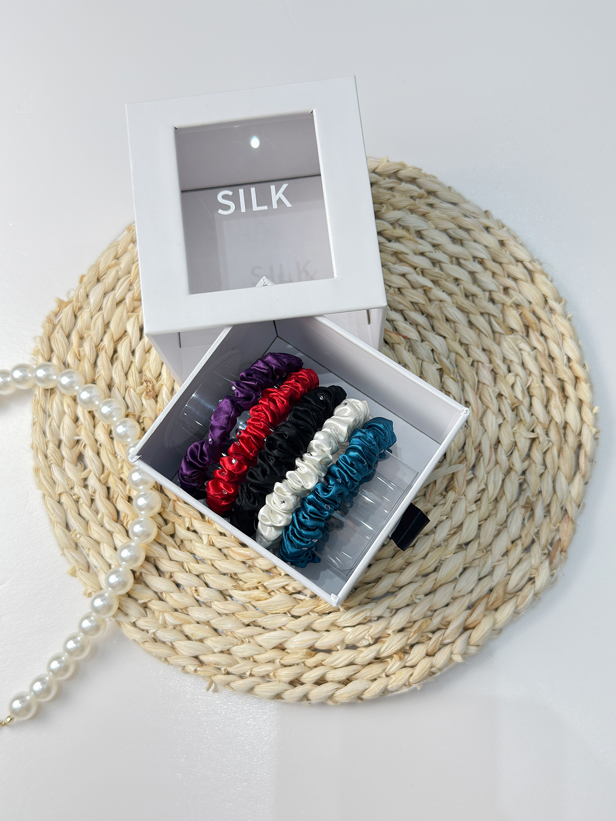 22Momme Seiden-Haargummi mit Strasssteinen, 5er-Set