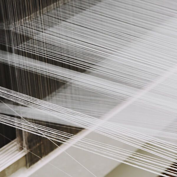 نسج قماش الحرير