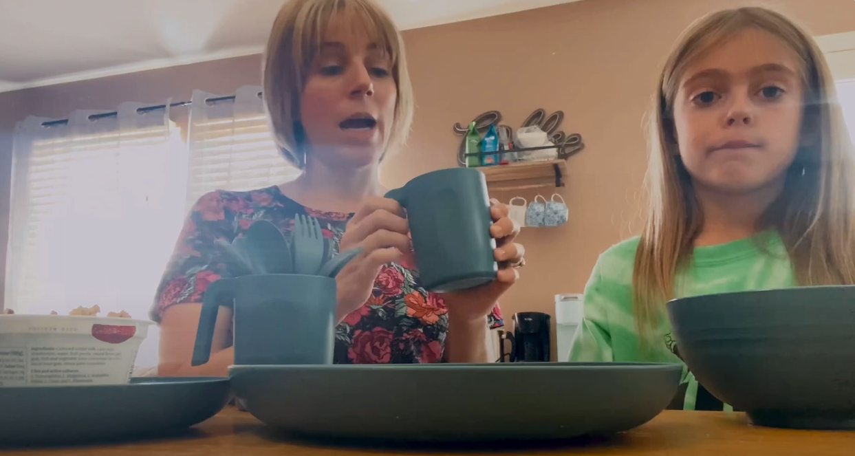 Super easy-to-use cutlery set, break-proof cutlery, mothers favorite. 