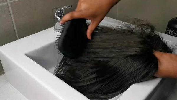 how to wash wig