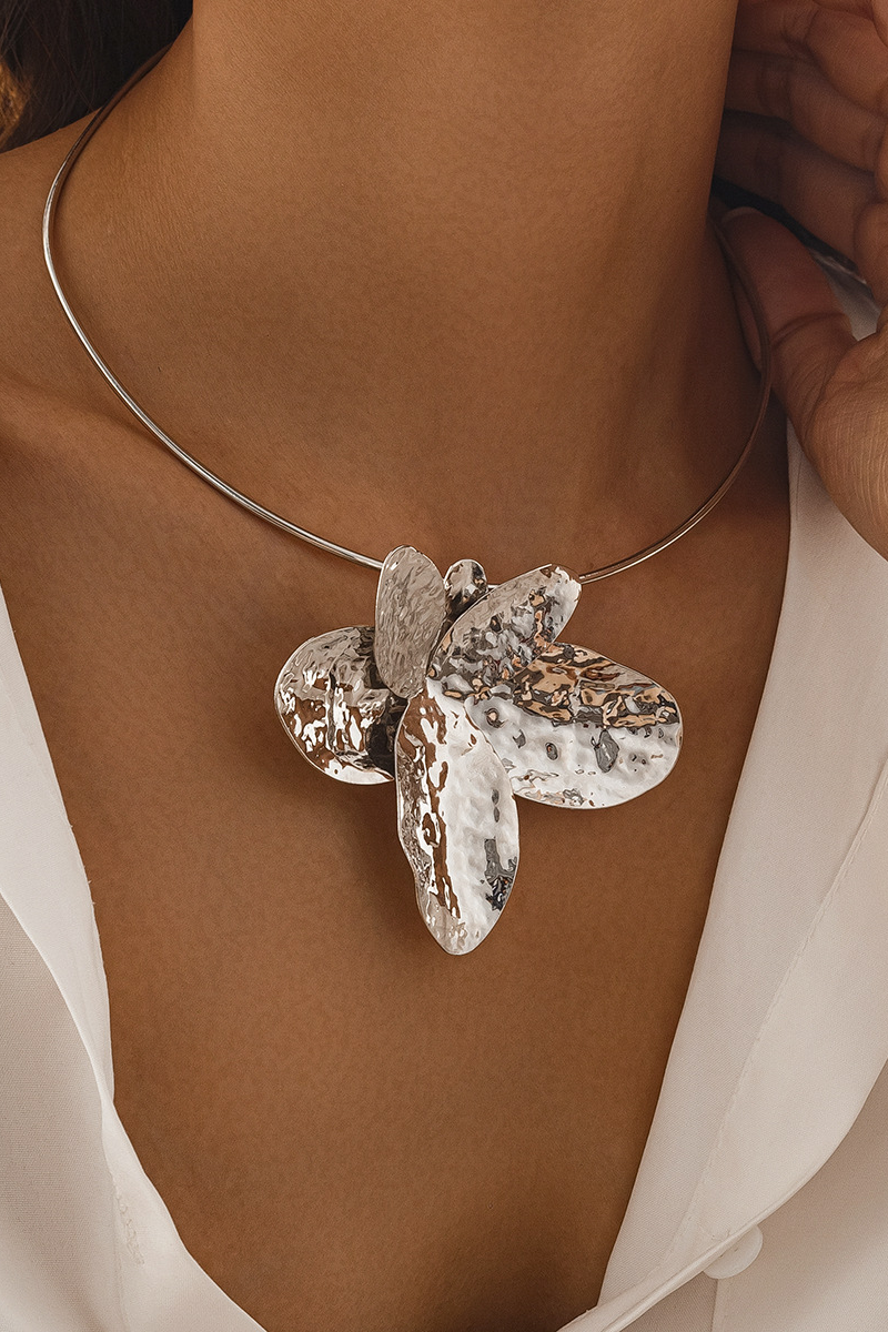 Yeli Irregular Metallic Petal Necklace