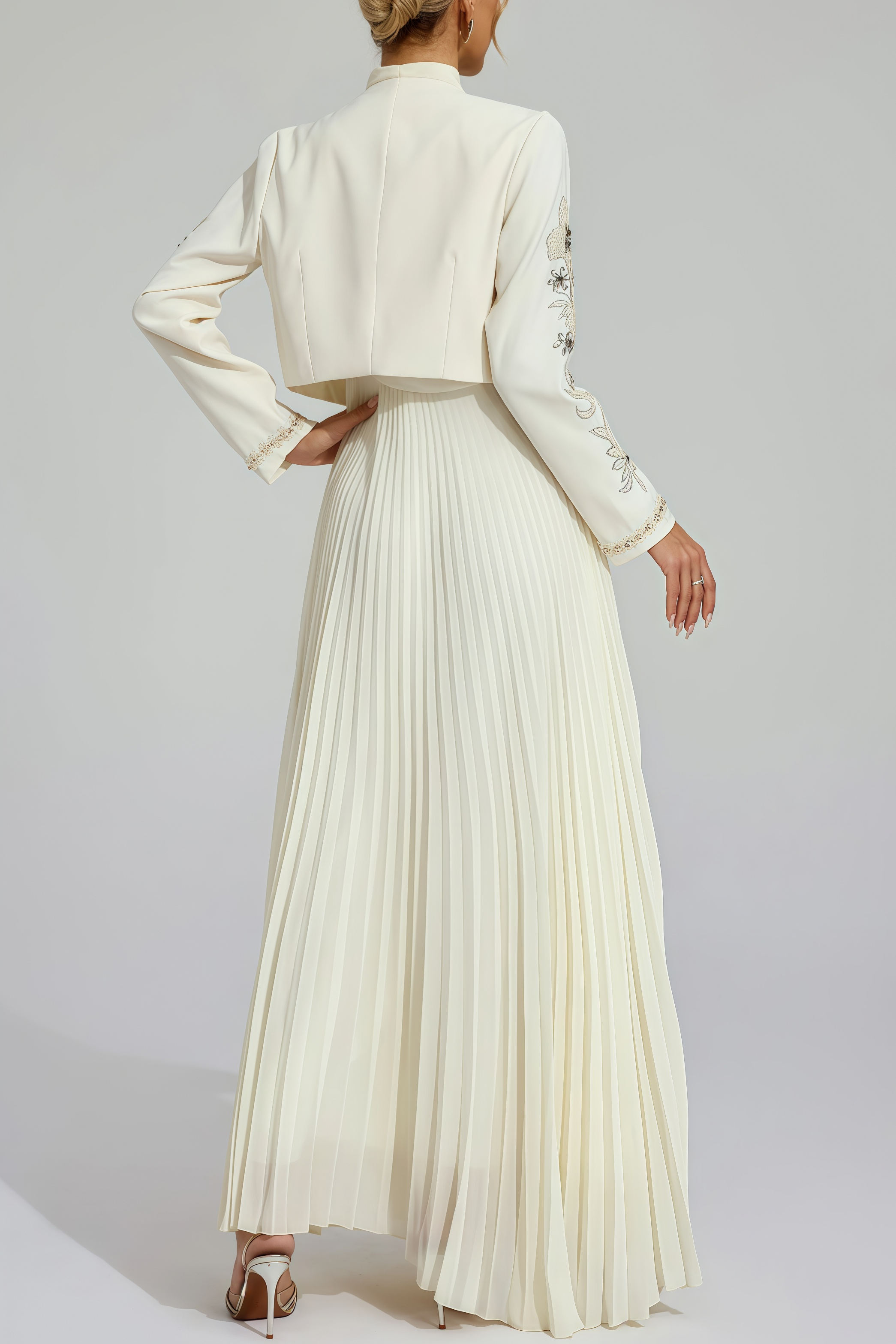 Delsld White Beads Embellished Set