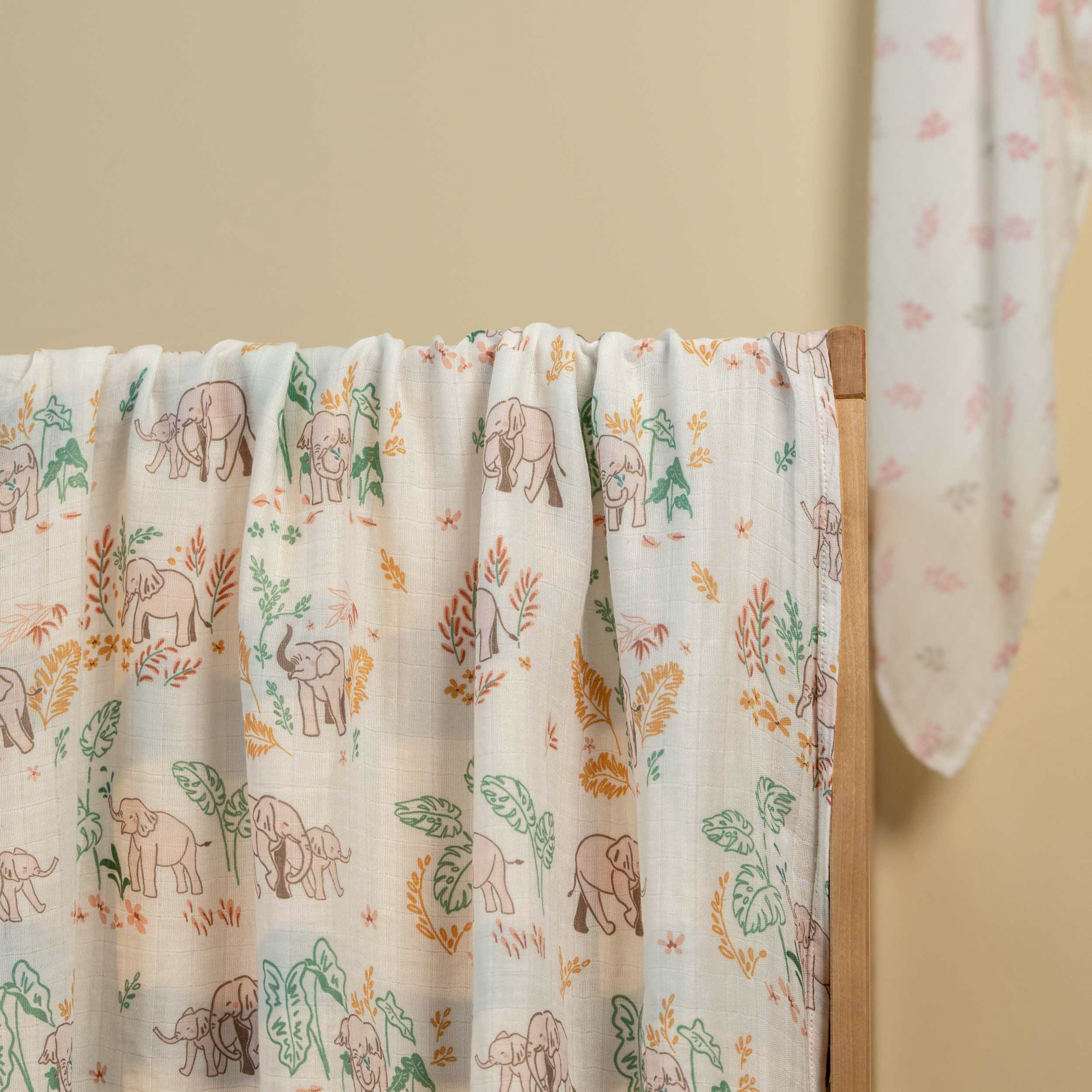 Muslin Swaddle Blankets 4-Pack | 35"x40" | Line-Talk Elephant