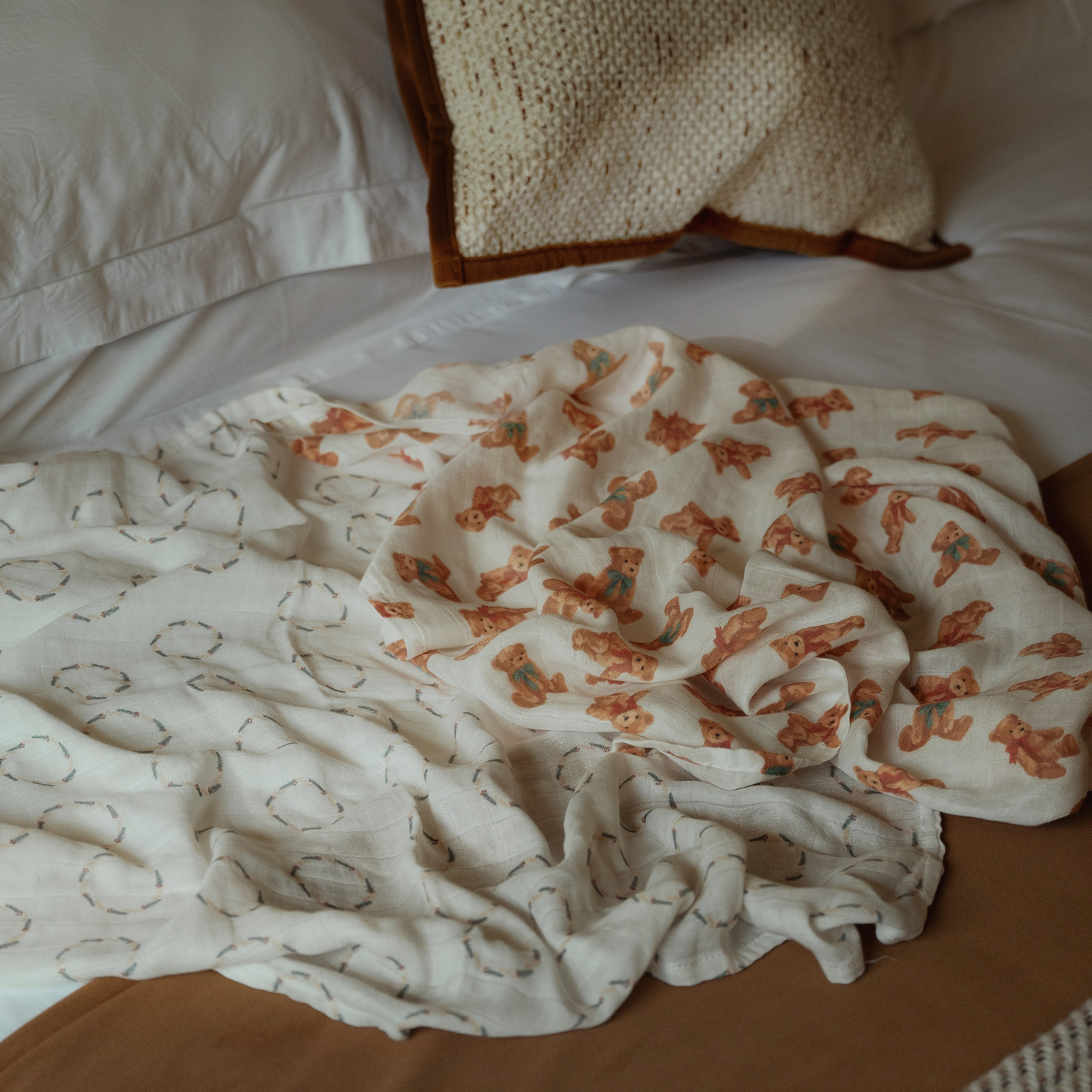 Muslin Swaddle Blankets 6-Pack | 27x27" | Christmas Bear