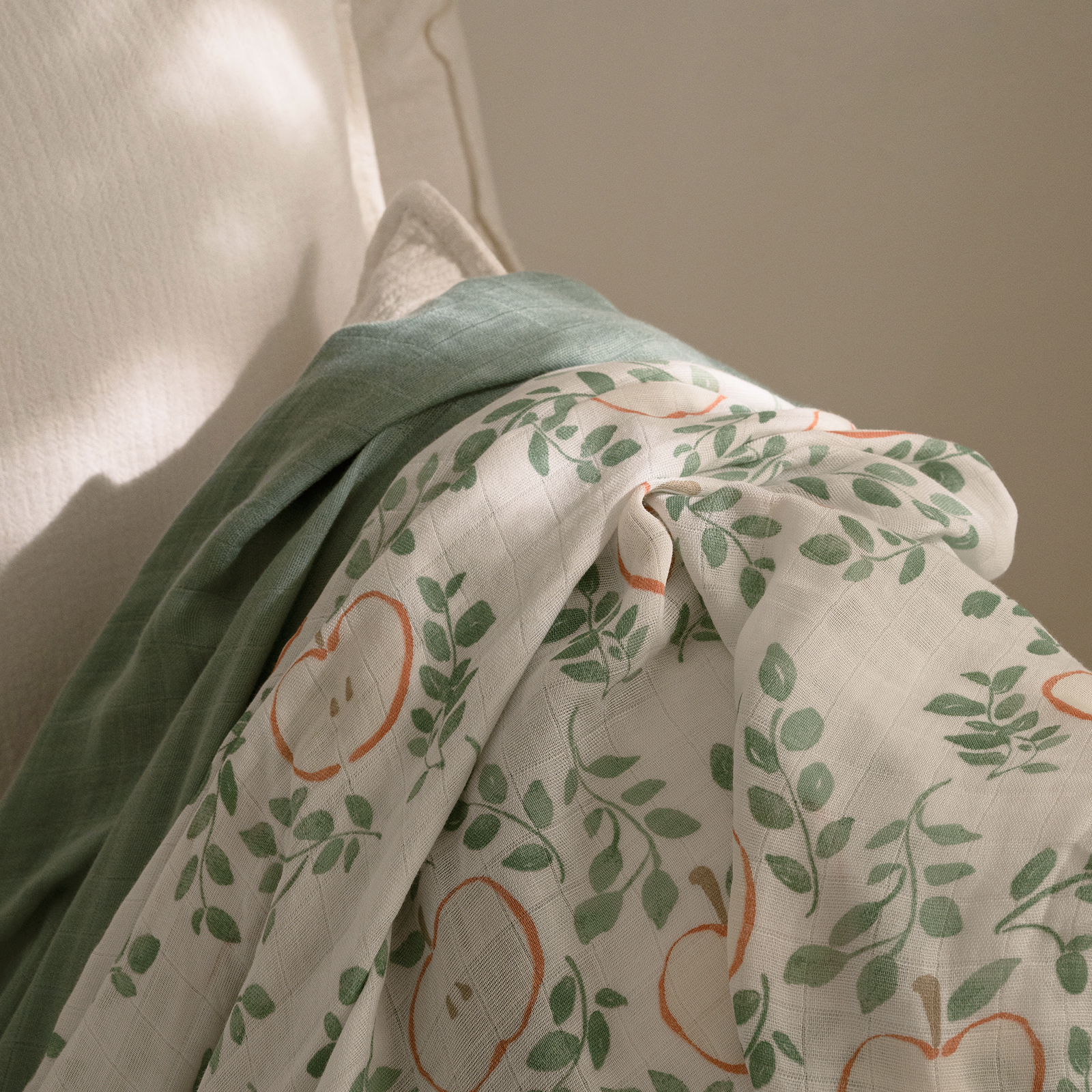 Muslin Swaddle Blankets 6-Pack | 27x27" | Apple Paradise