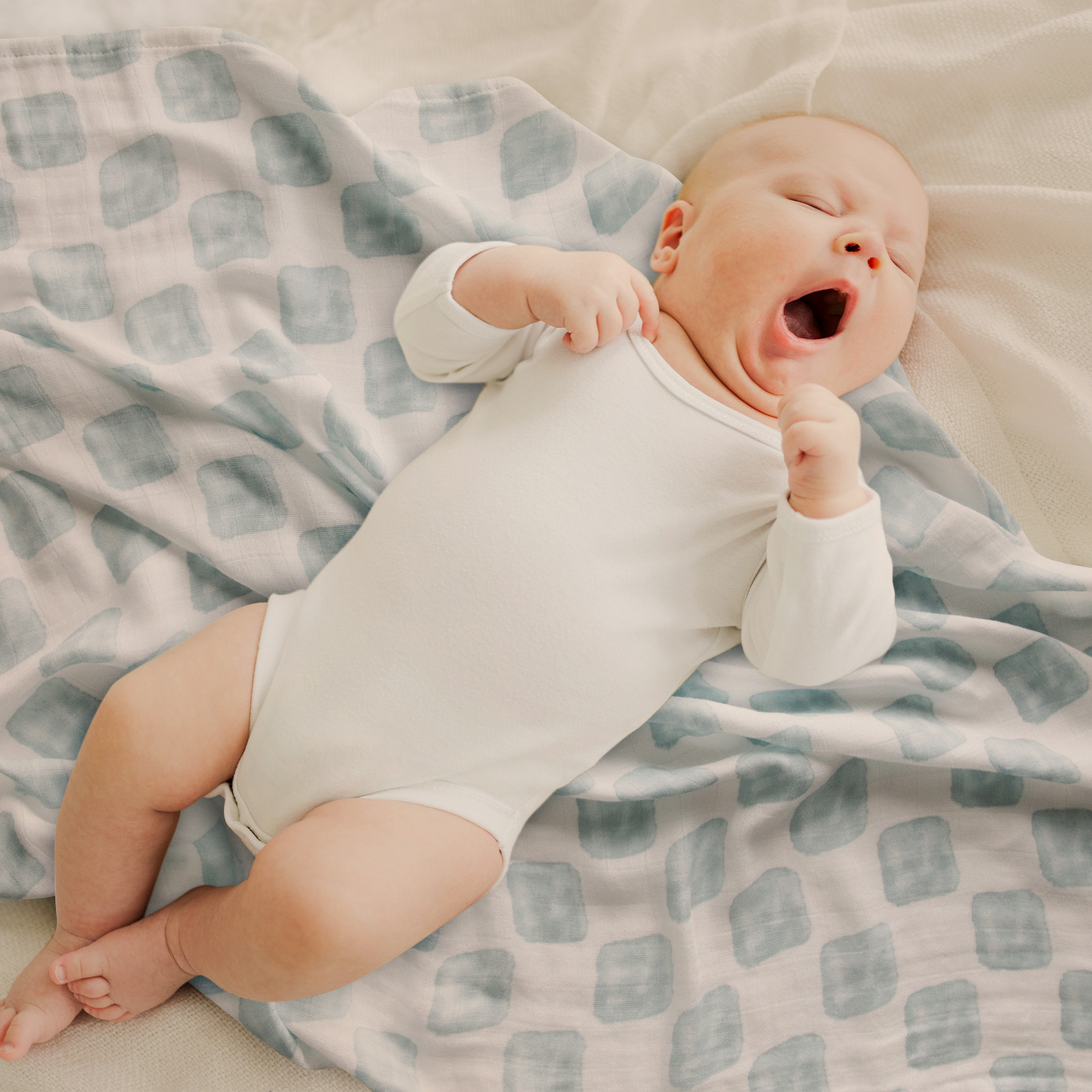 Muslin Swaddle Blankets 4-Pack | 35"x40" | Apple Paradise