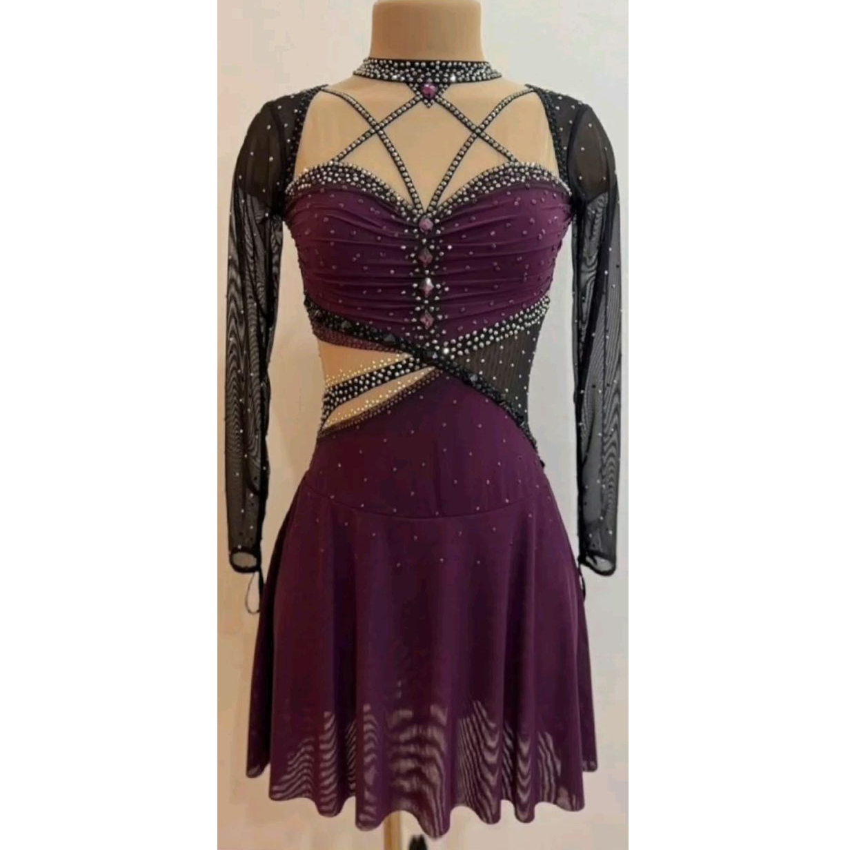 LIUHUO Figure Skating Dress JC1265 | Elegant Purple & Black Crystal Competition Skating Costume for Girls & Women