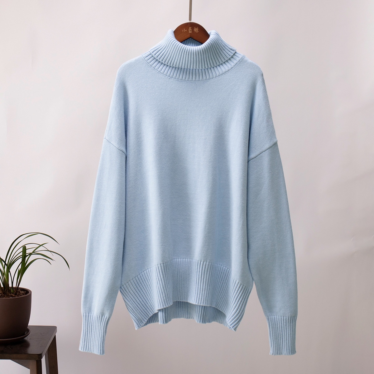 Loose knitted pullover sweater for women