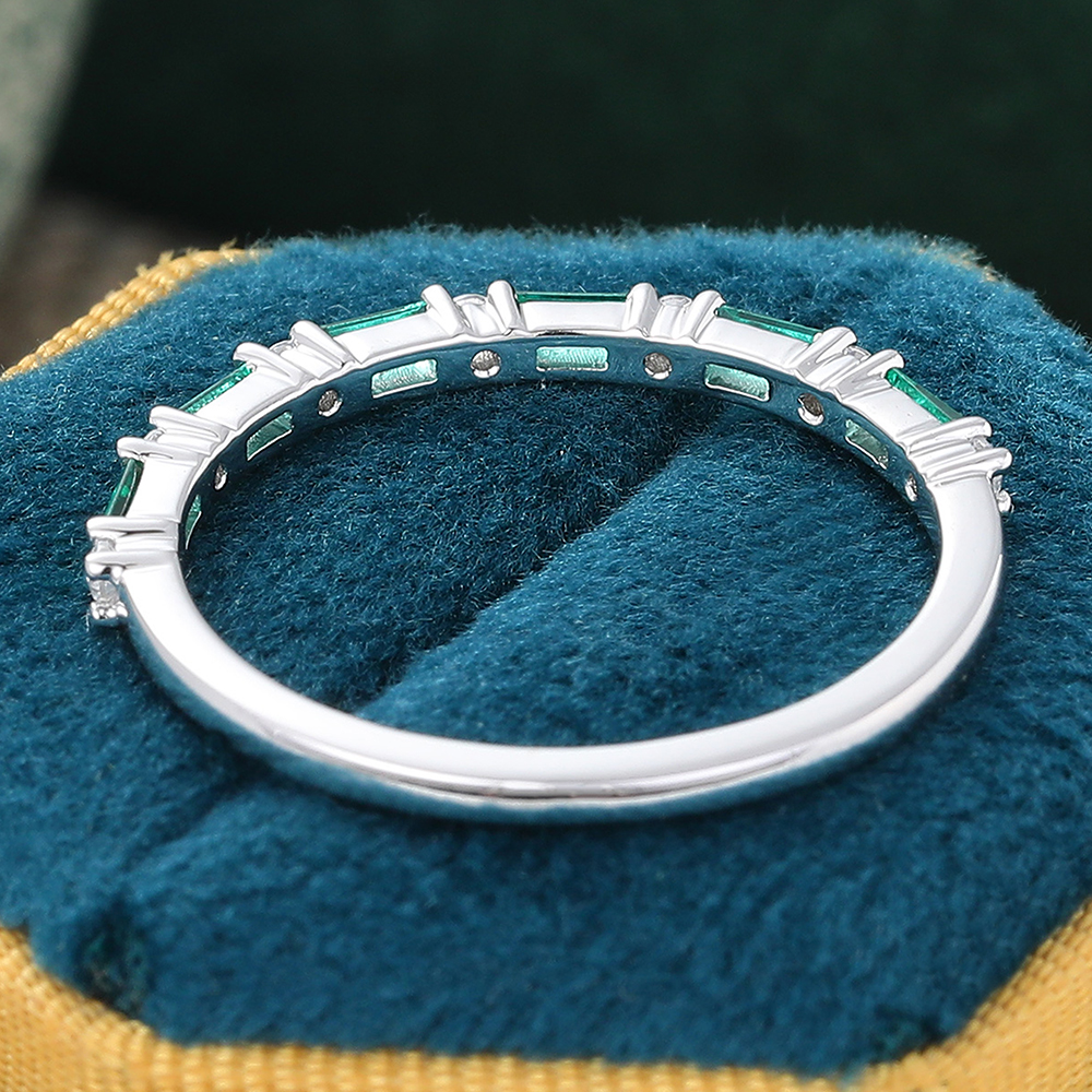 Juyoyo Baguette Lab Emerald and Round Diamond Alternating Wedding Band