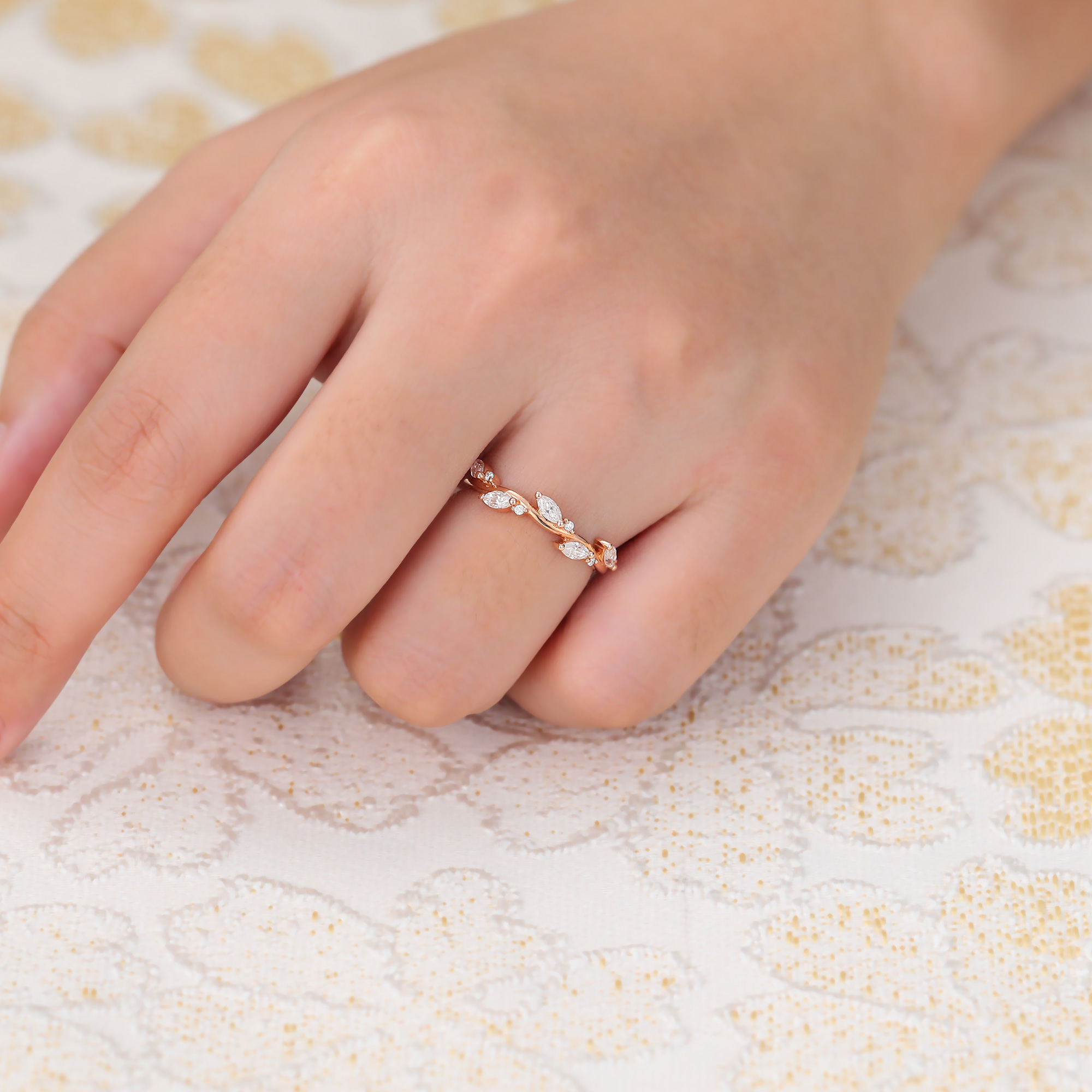 Juyoyo Rose Gold Moissanite Wedding Band Vintage Leaf Nature Inspired Stacking Ring