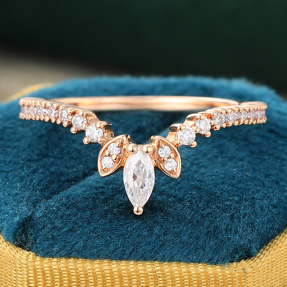 Juyoyo Moissanite Curved rose gold stacking wedding band