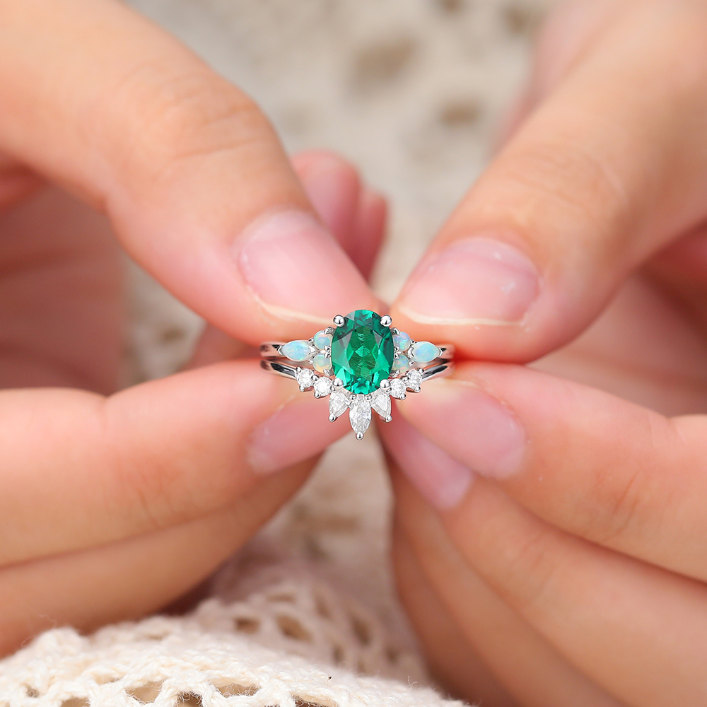 Juyoyo Oval Cut Emerald White Gold Engagement Ring Set