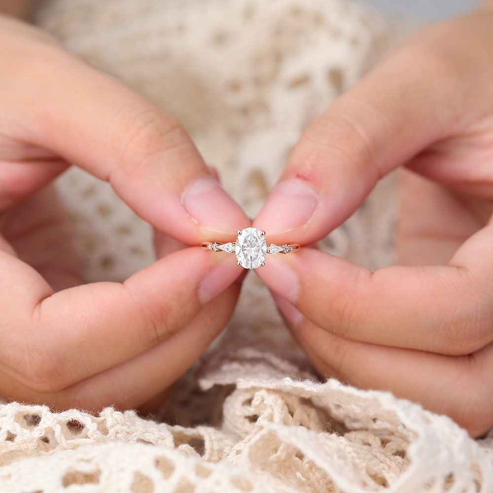 Juyoyo Oval Cut Moissanite Engagement Ring Vintage Rose Gold Anniversary Promise Ring for Women