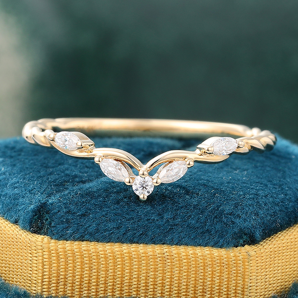 Juyoyo Moissanite Curved Wedding Band 14K Yellow Gold Twisted Band Promise Anniversary Gift