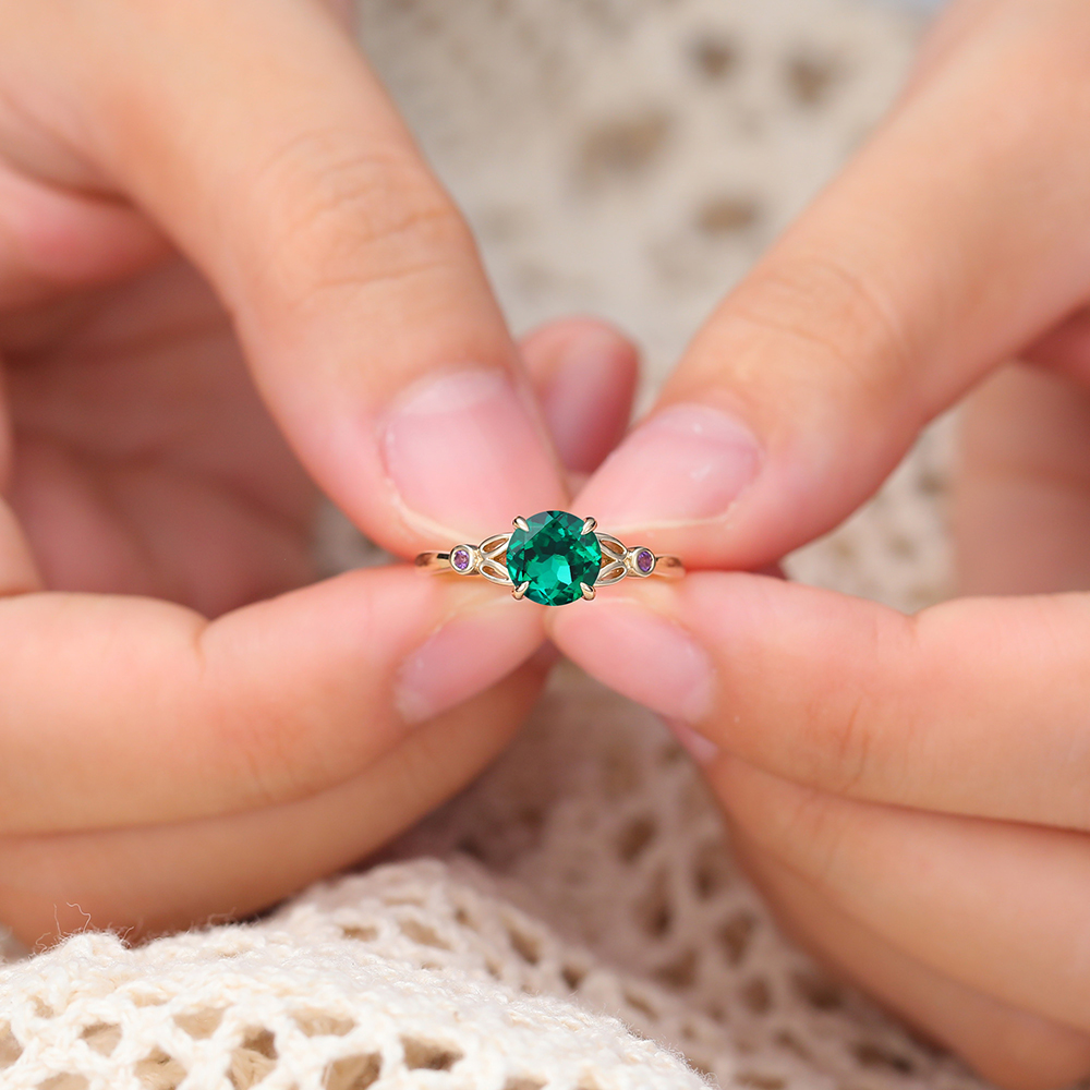 Vintage Round Emerald Engagement Ring Colored Bridal Ring with Amethyst Accents