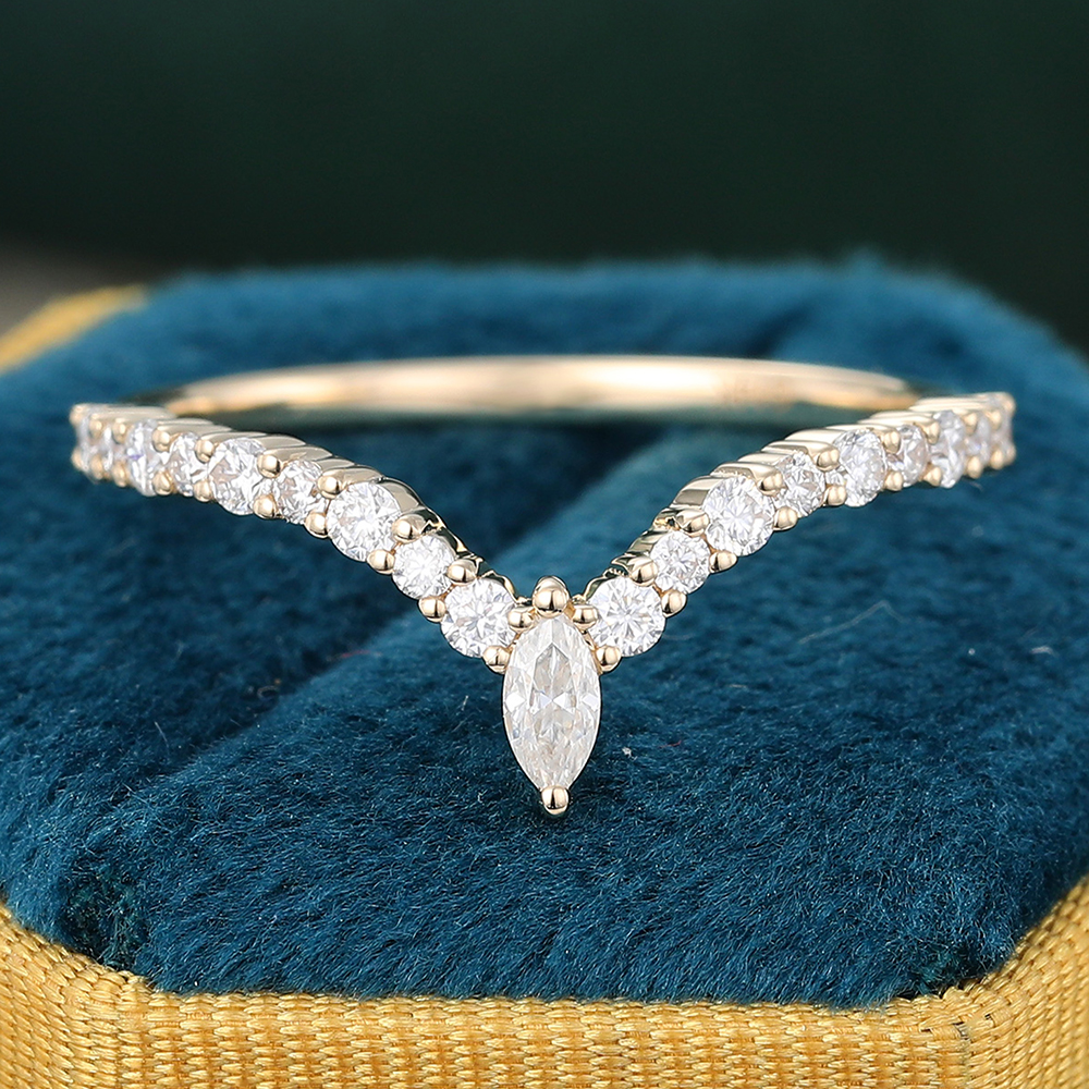 Juyoyo Moissanite Curved Wedding Band Yellow Gold Stacking Wedding Anniversary Promise Ring