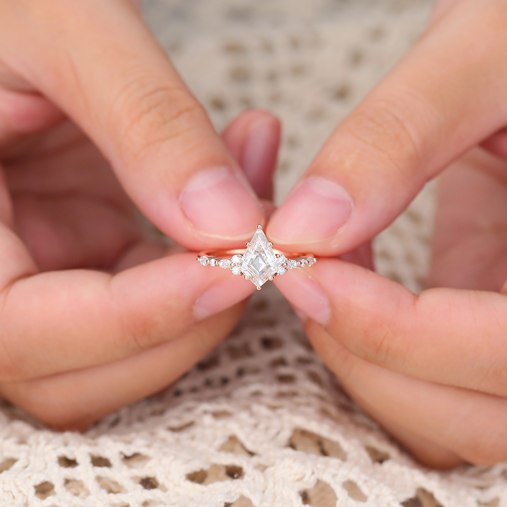 Juyoyo Kite Cut Moissanite Engagement Ring Vintage Diamond Cluster Anniversary Promise Ring