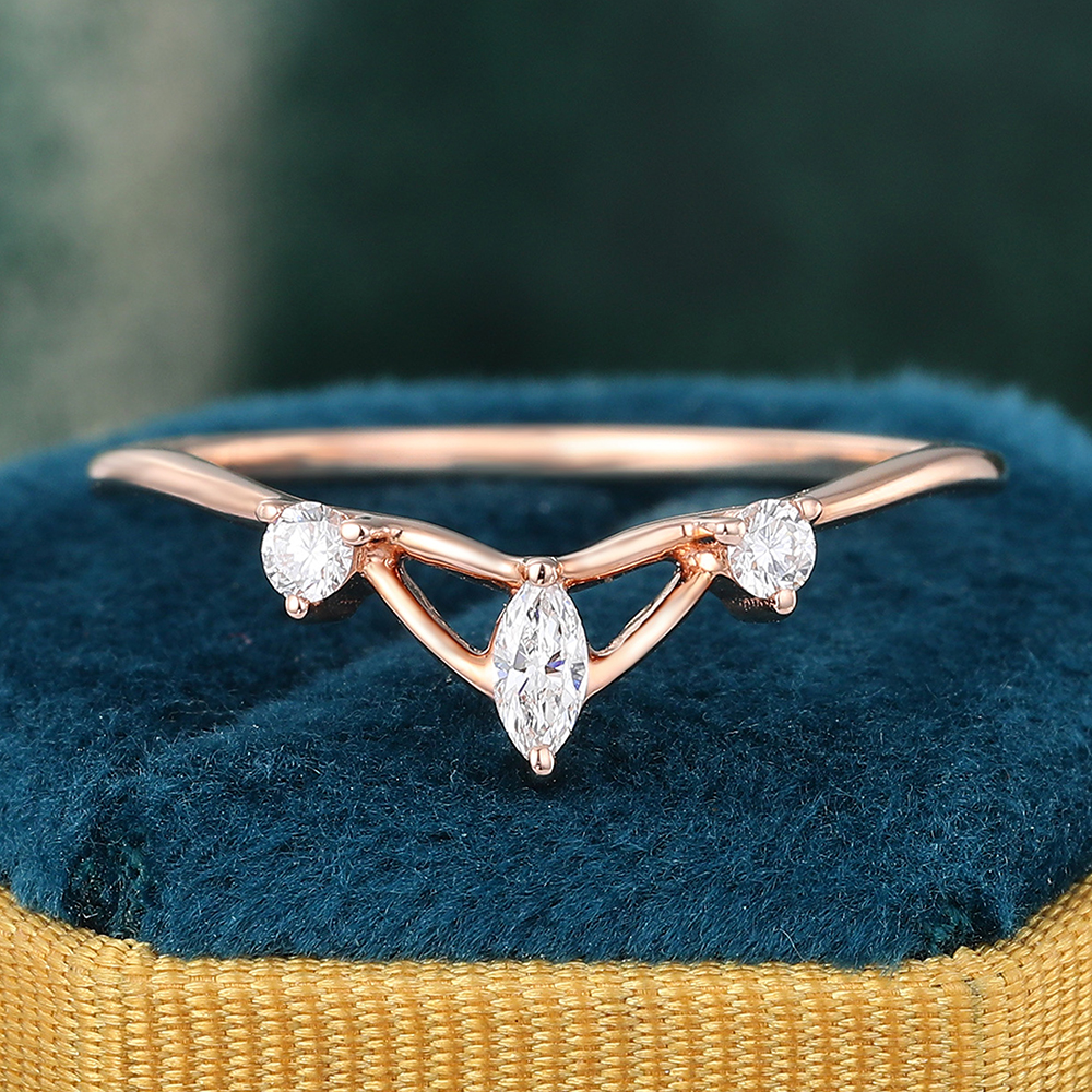 Juyoyo Three Stone Moissanite Curved Wedding Band Rose Gold Stacking Ring for Women