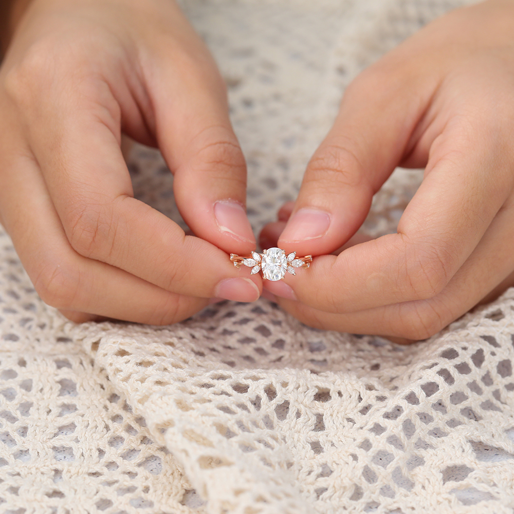 Juyoyo Rose Gold 1.4CT Oval Cut Moissanite Engagement Proposal Cluster Ring Anniversary Gift